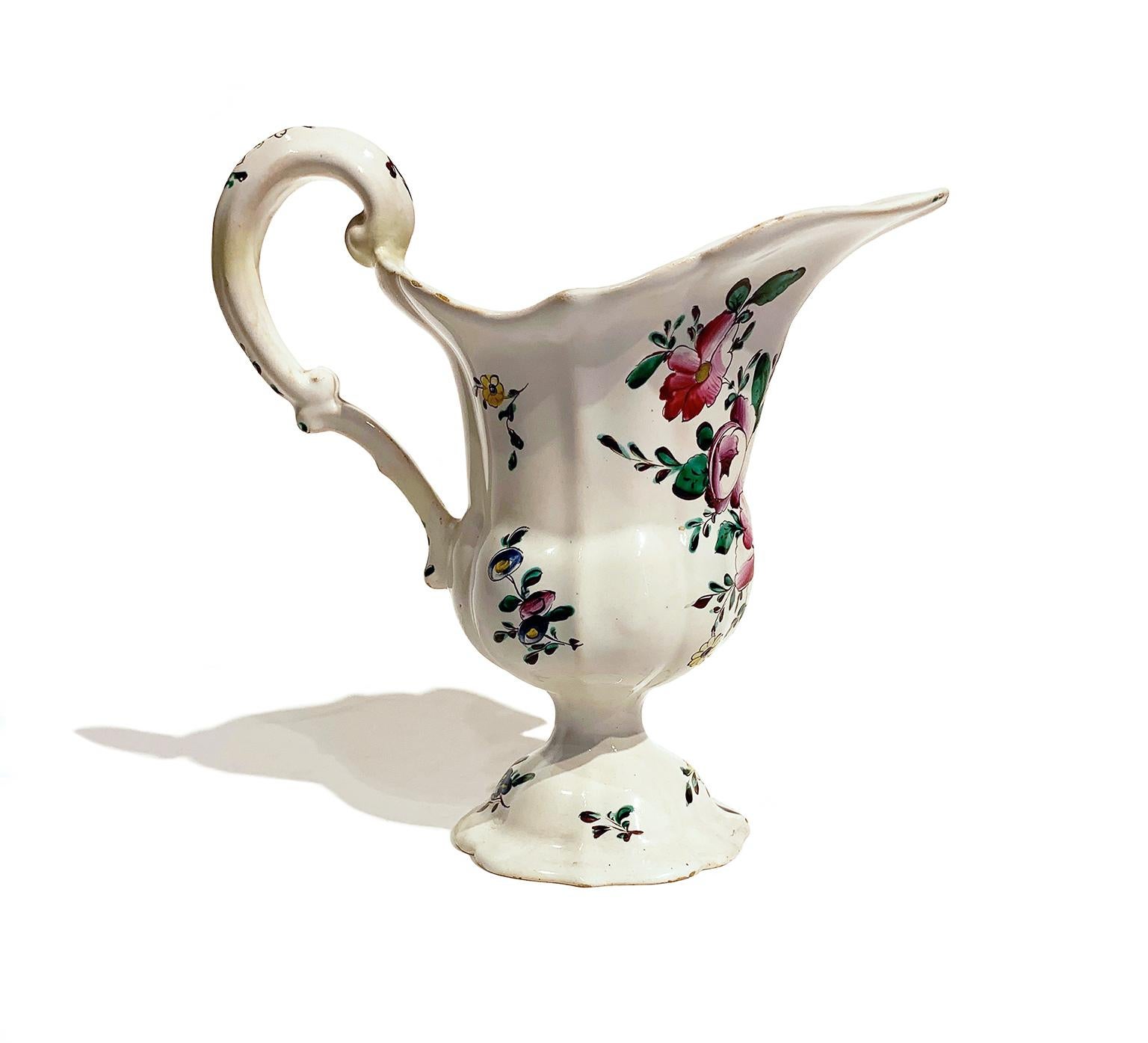 Jarra de Maiolica
Antonio Ferretti Fabricación
Lodi, hacia 1770-1780
Maiolica policromada decorada 