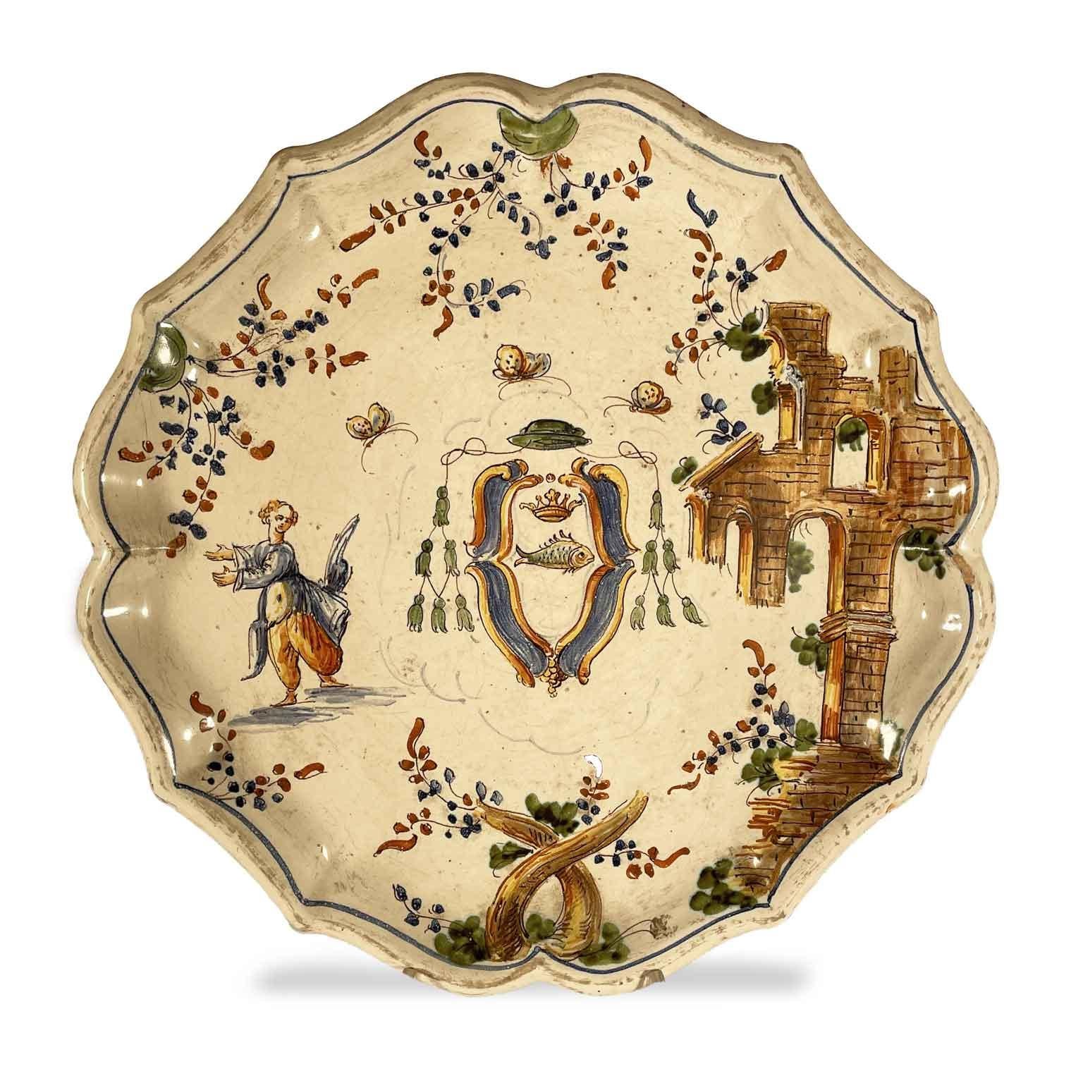 Maiolica Italiana Piatto 1700s Decoro Policromo Floreale con Stemma Araldico 2