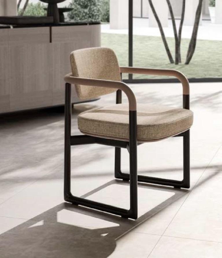 Maiori S porta una rivoluzione nello stile CPRN Homood. Questa disposizione innovativa trasforma la sala da pranzo in un ambiente contemporaneo. 
La sua silhouette liscia e affusolata le permette di integrarsi facilmente in un ambiente nuovo o già