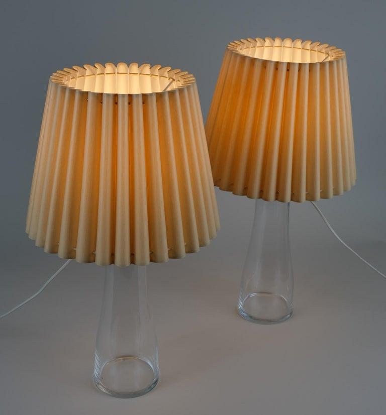 Maire Gullichsen Pareja de lámparas de mesa Modelo M15, vidrio y latón Artek Años 80 en Bueno estado para la venta en Helsinki, FI