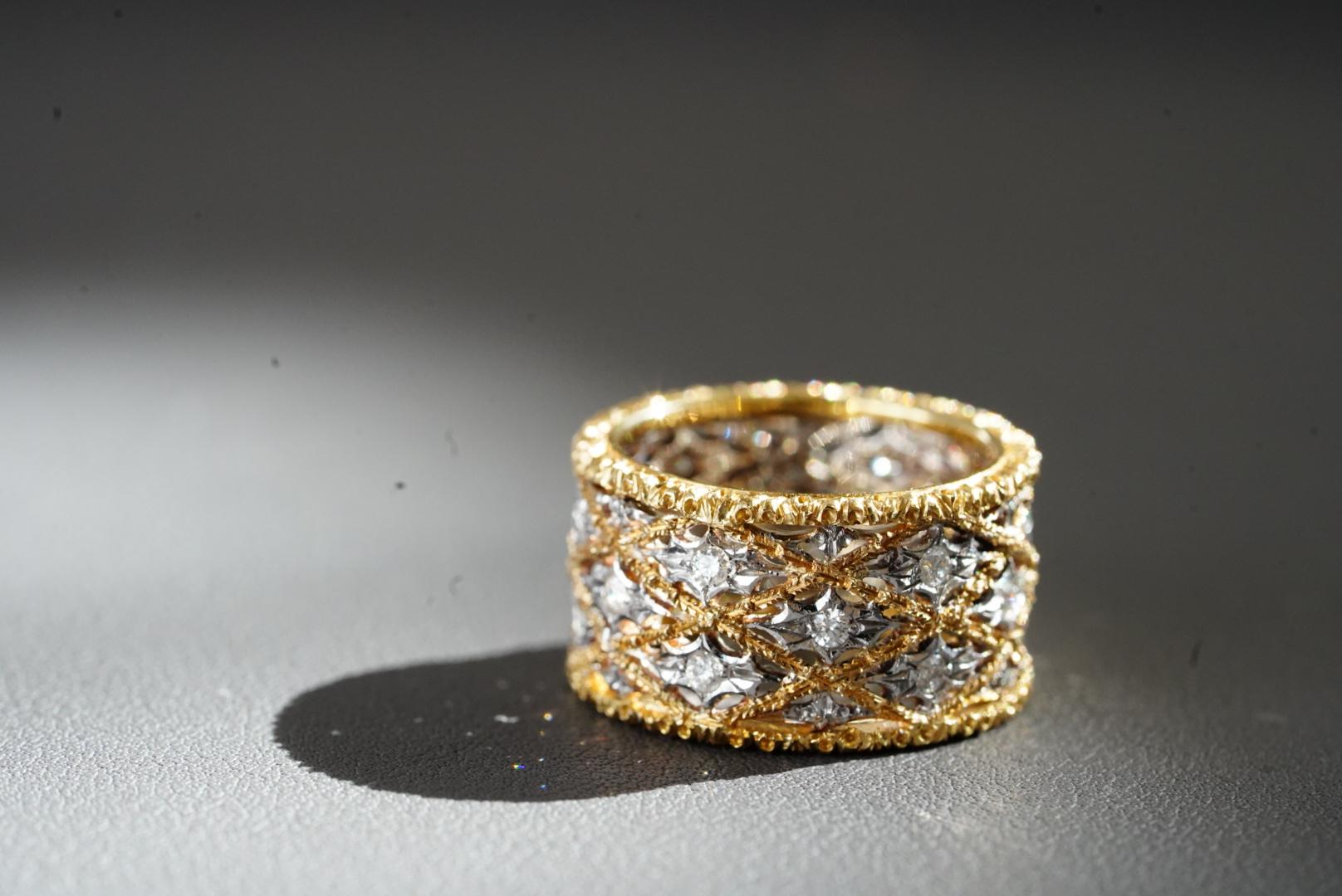 Mairo Buccellati Vintage in Yellow and White Gold Set with Diamonds Band Ring In Excellent Condition For Sale In London, GB