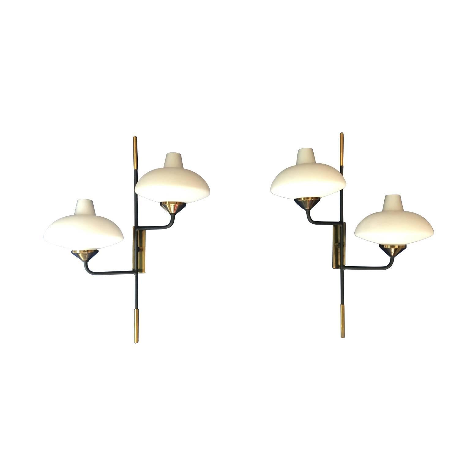 Maison Arlus
Pair of sconces in black metal and brass. Opaline glass shades.
Great original condition.
Dimensions: Height 47 cm, width 36 cm, depth 16 cm.


 