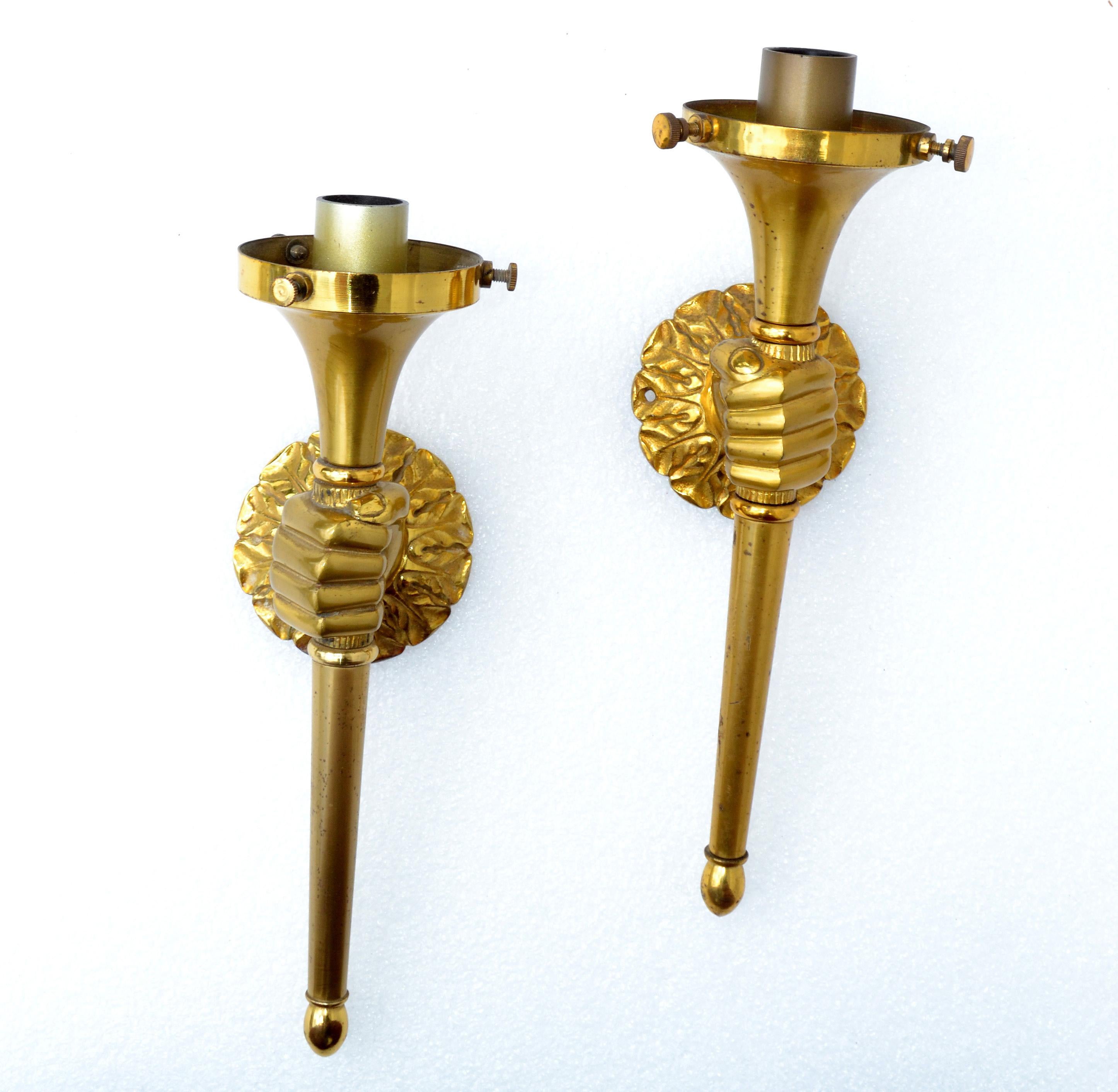 Maison Arlus Bronze Sconce Hand Holding Torch & Flame Glass Shade France, Pair en venta 2