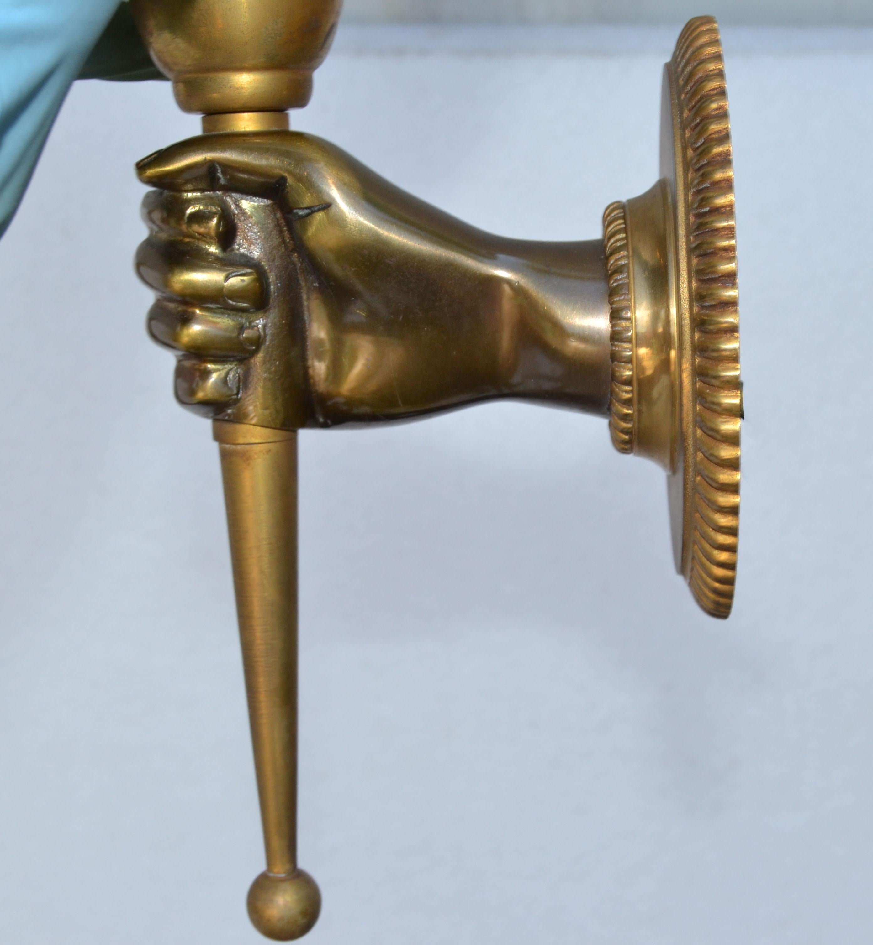 Maison Arlus, Bronze-Wandleuchter, handgehängt, Tulpen-Opalglasschirm, Frankreich, Paar im Angebot 5