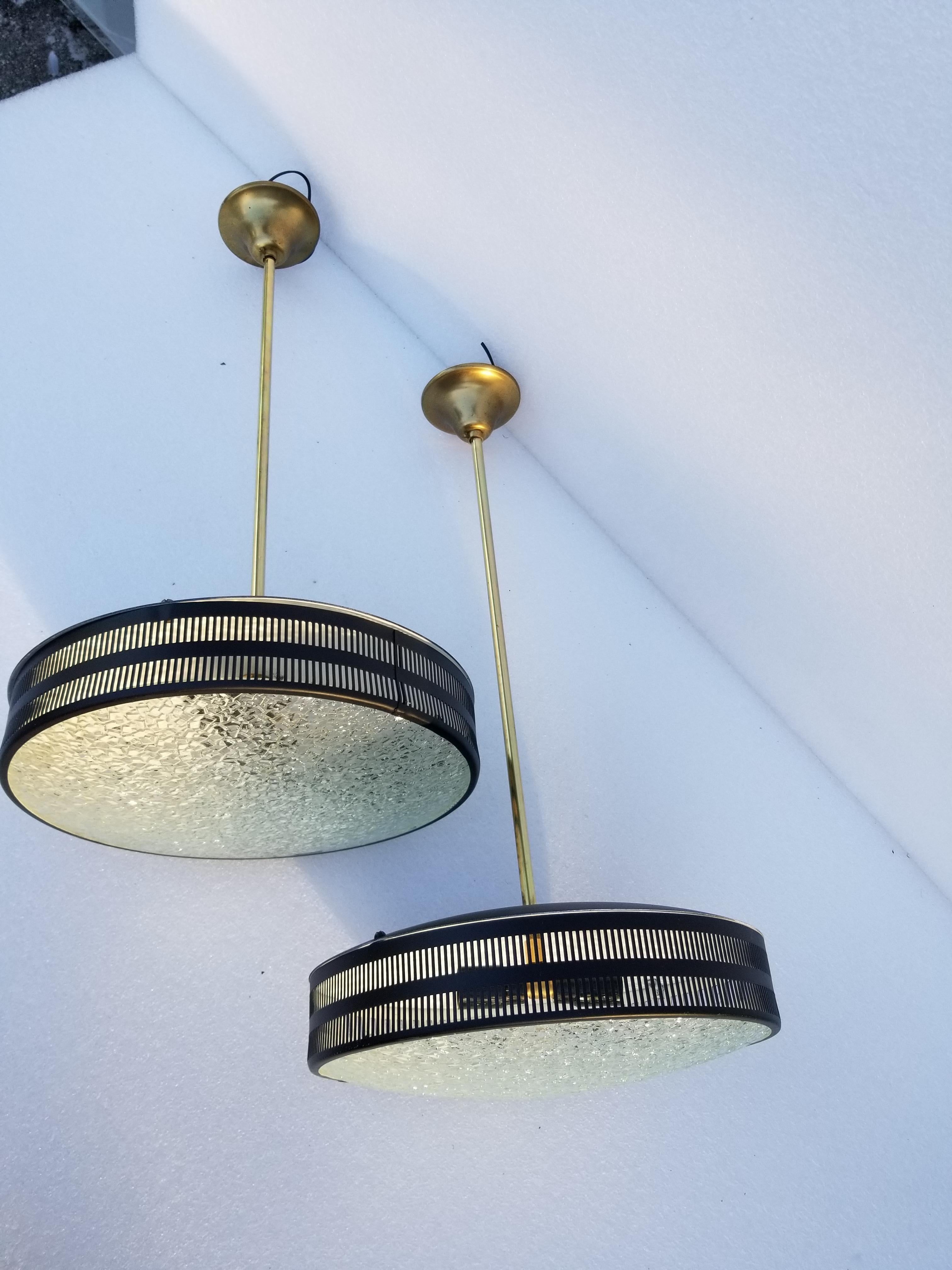 Mid-Century Modern Maison Arlus Plafonnier:: Paire Disponible en vente