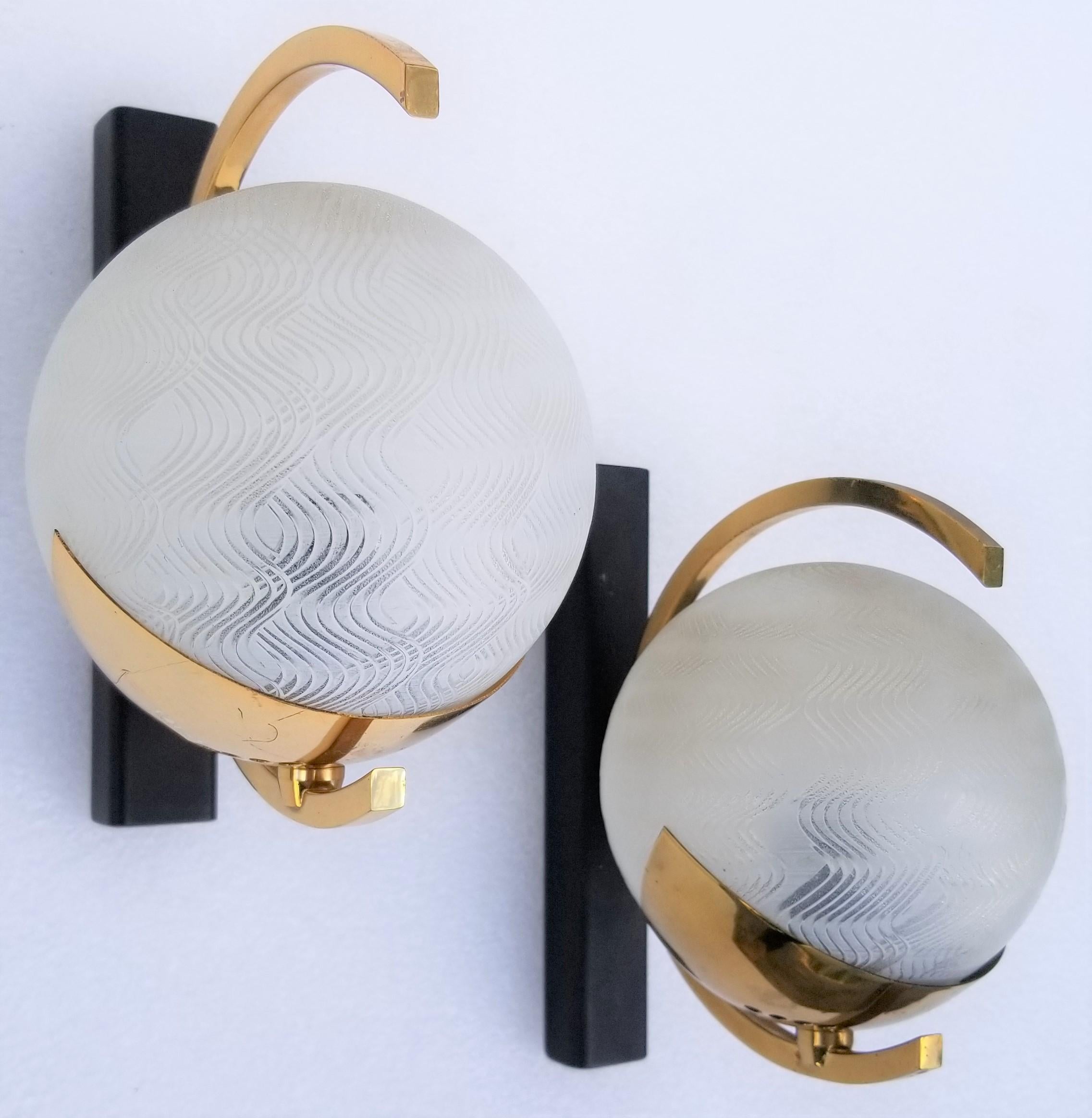 Maison Arlus French brass modernist pair of sconces.
US rewired and in working condition
One light, 25 watts max bulb.
Custom back plate available.