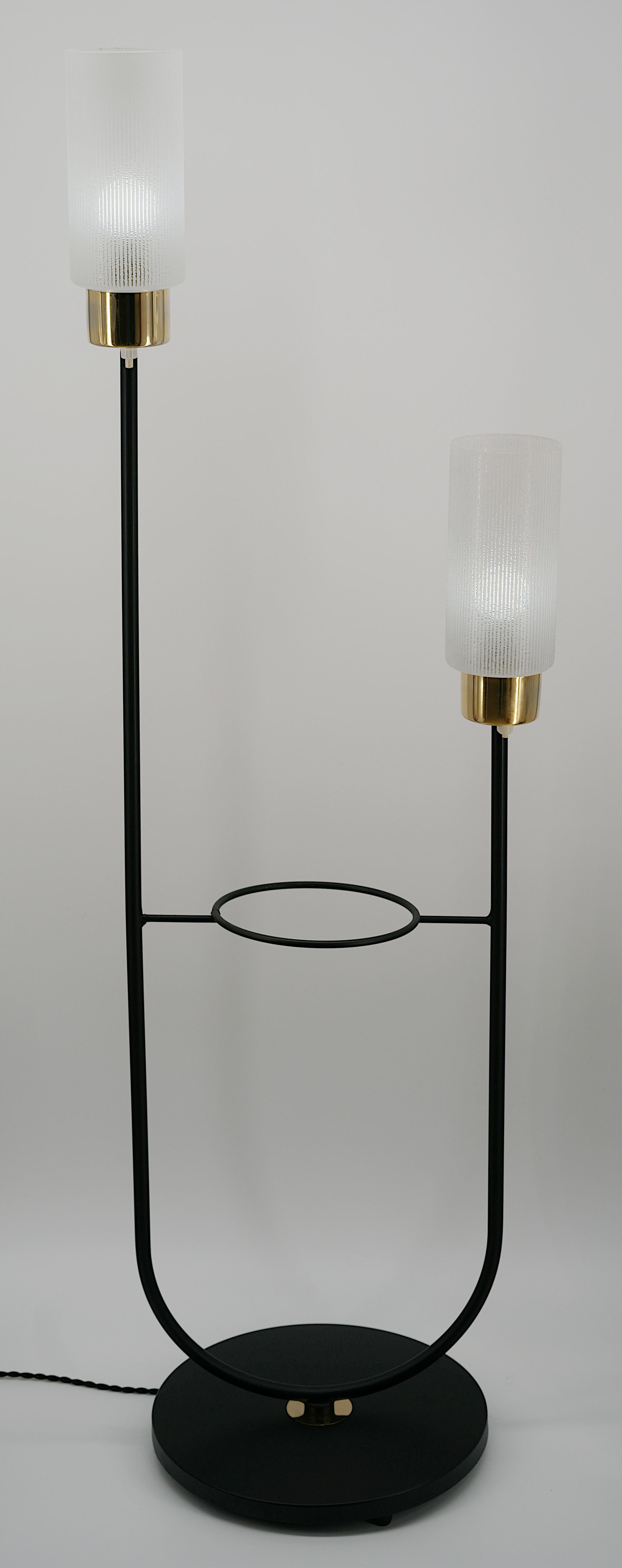 French midcentury floor lamp by Arlus (Paris), France, 1950s. Original shades on their metal and brass base. One push button per shade. Measures: Height: 45.3