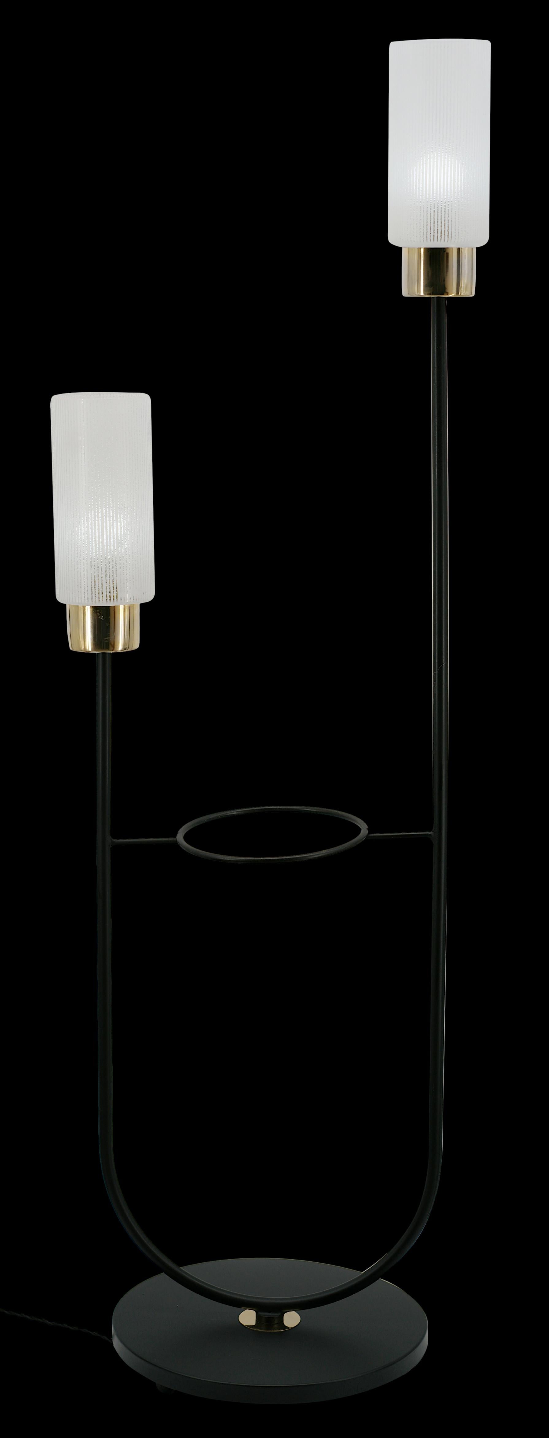 French midcentury floor lamp by Arlus (Paris), France, 1950s. Original shades on their metal and brass base. One push button per shade. Measures: Height: 45.3