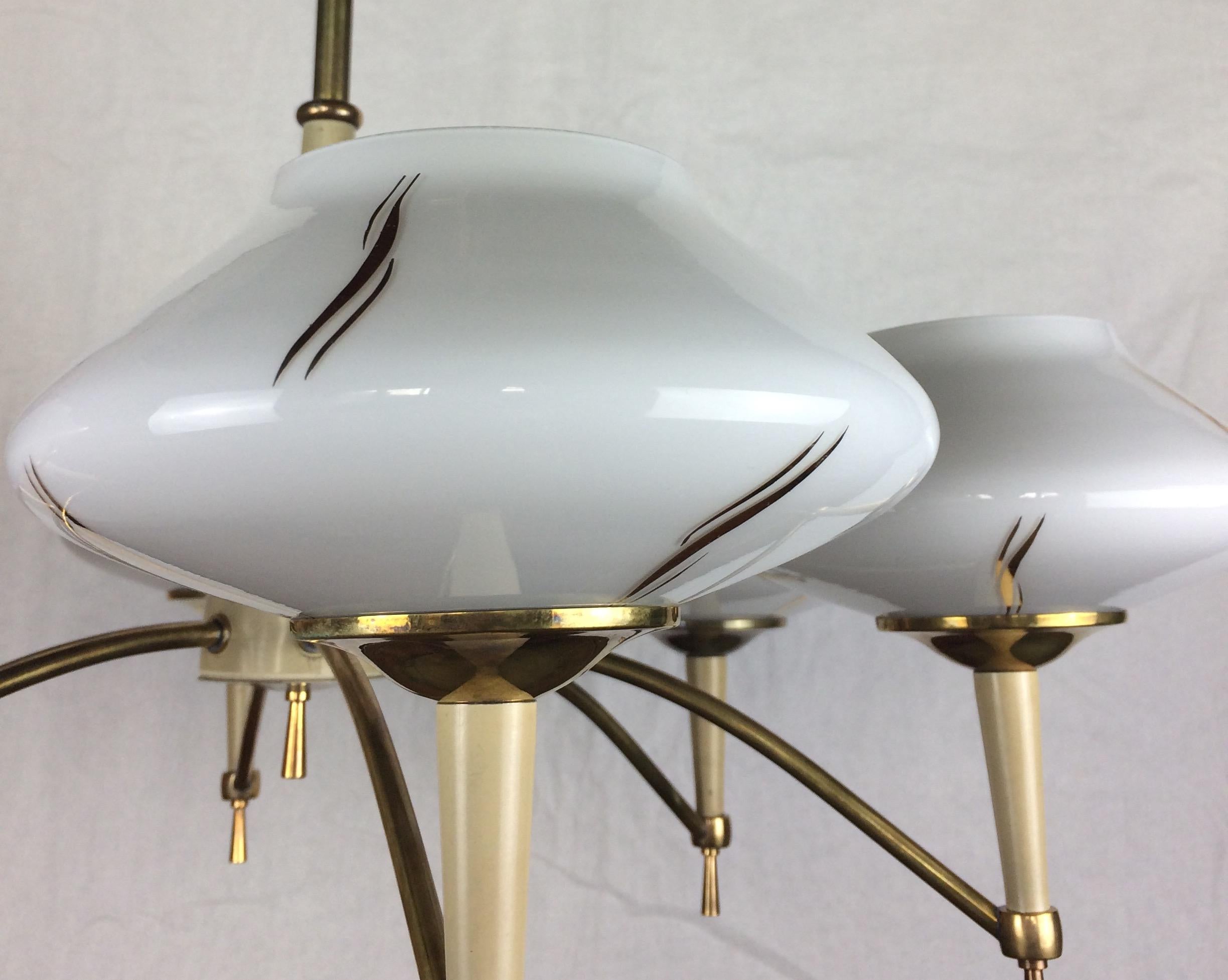 Lampadario a 6 bracci a globo in vetro del Medioevo Maison Arlus, 1950 circa in vendita 1