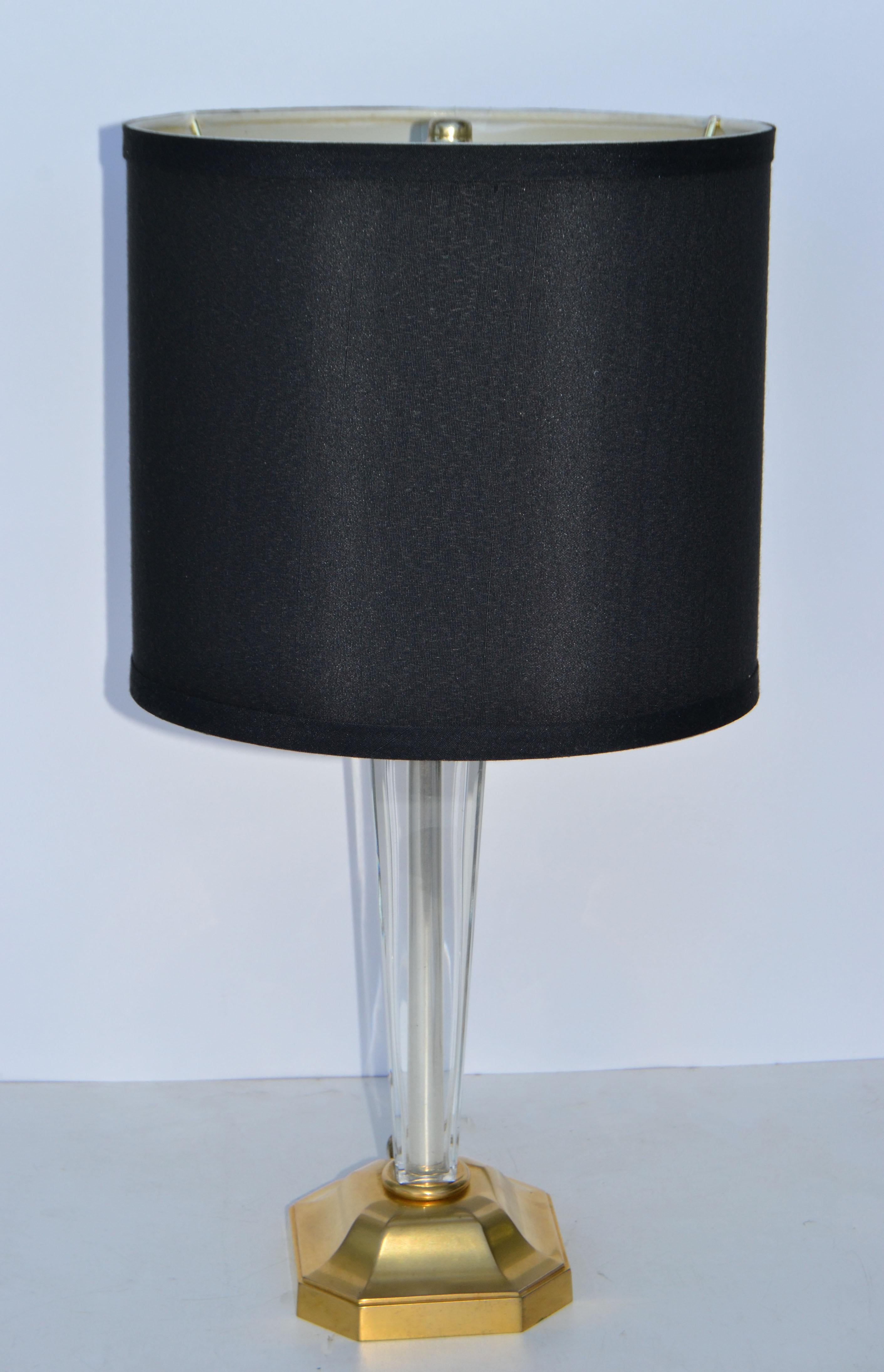 Maison Arlus lampe de bureau néoclassique en laiton et verre cristal avec abat-jour tambour noir en vente 6