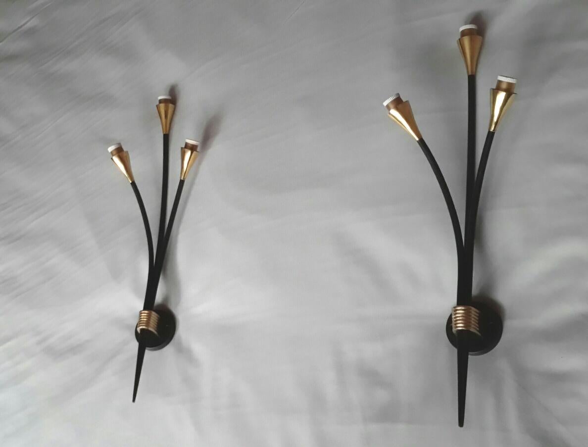 Beautiful pair of large French 3 arms sconces of the 1950s in black lacquered brass, by Maison Arlus in a bouquet style.
The pair is in a superb condition. Electric parts have been renewed with small screw sockets and fit the US standards.
They