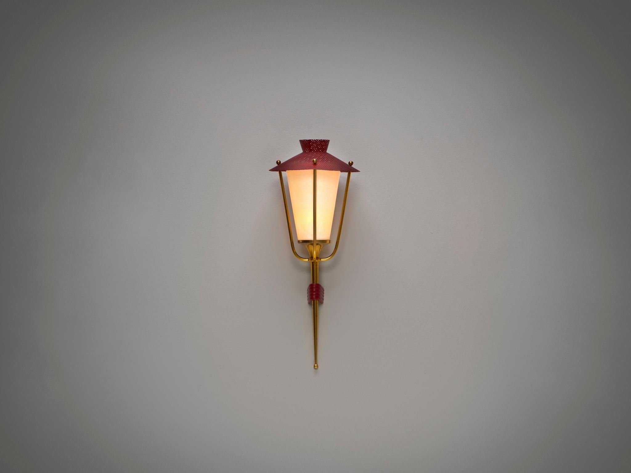 Maison Arlus, wall light, metal, glass and brass, France, 1960s. 

Elegant wall light in red mesh metal and brass. This light reminds of traditional lights of a carriage or outdoor lights. This lantern shows beautiful color combinations and a warm
