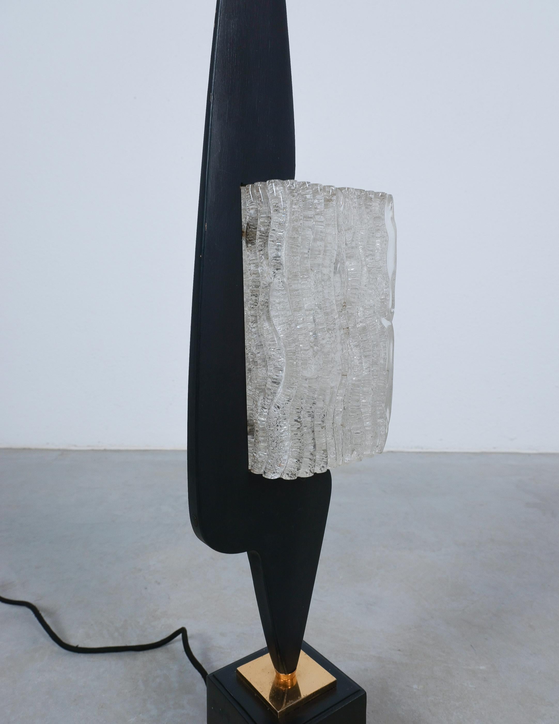 Maison Arlus Sculptural Wood & Glass Table Lamp, France, 1950 In Good Condition For Sale In Vienna, AT