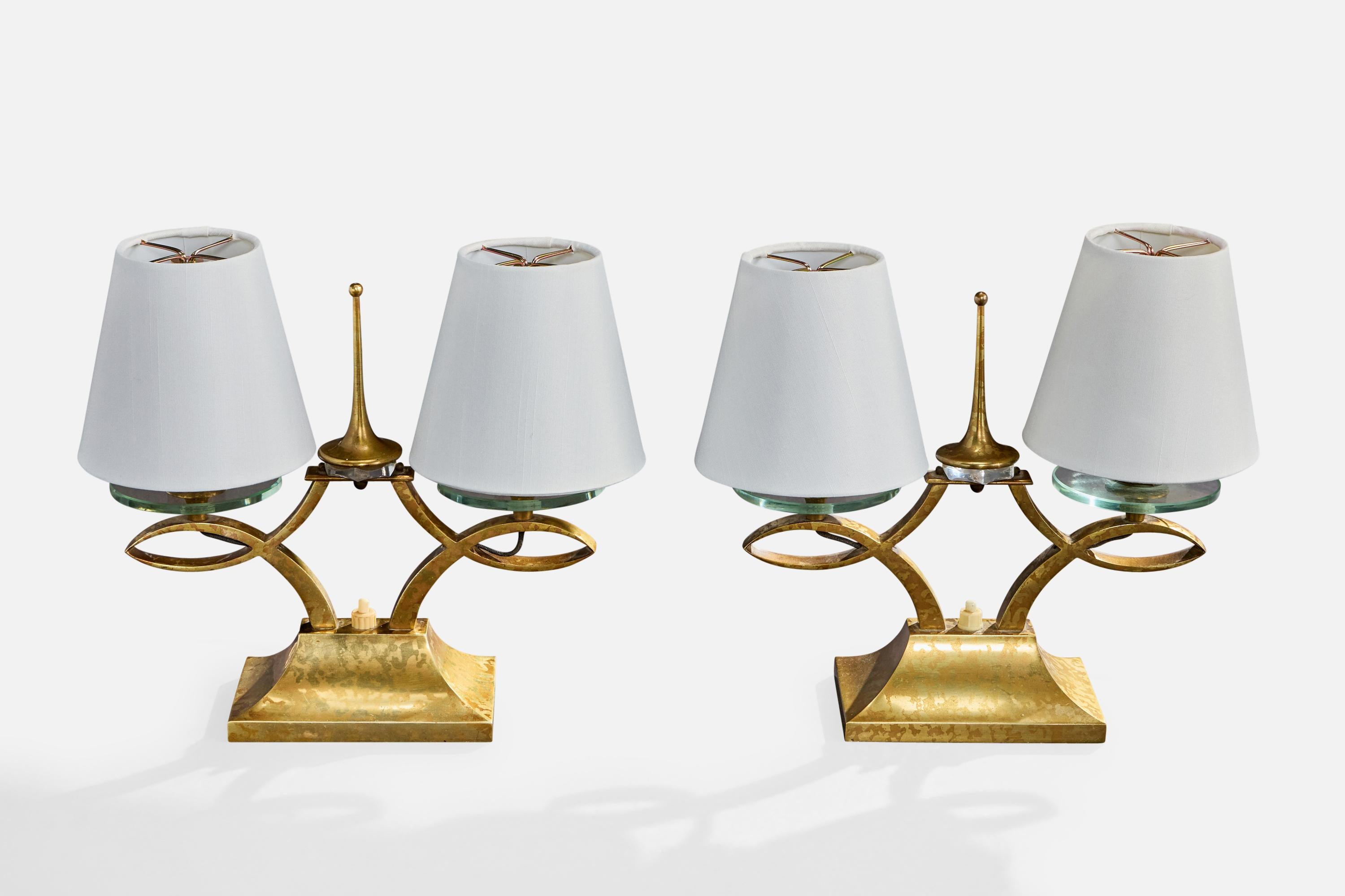 Mid-Century Modern Maison Arlus, lampes de table, laiton, verre, tissu, France, années 1950 en vente