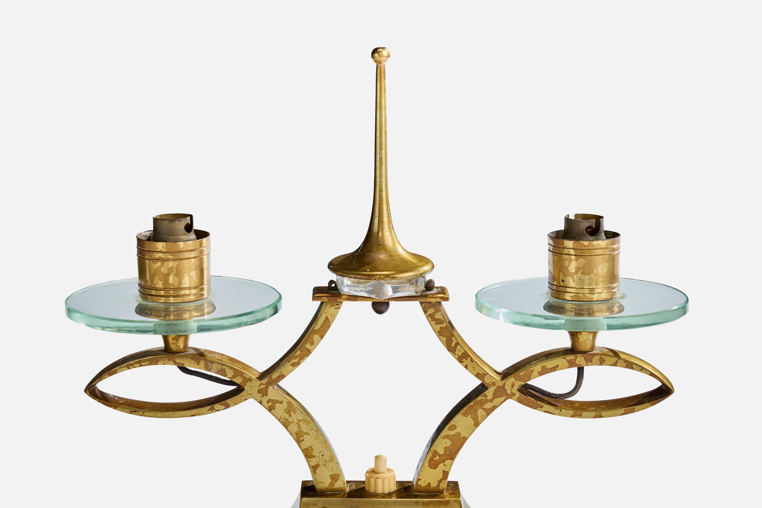 Laiton Maison Arlus, lampes de table, laiton, verre, tissu, France, années 1950 en vente
