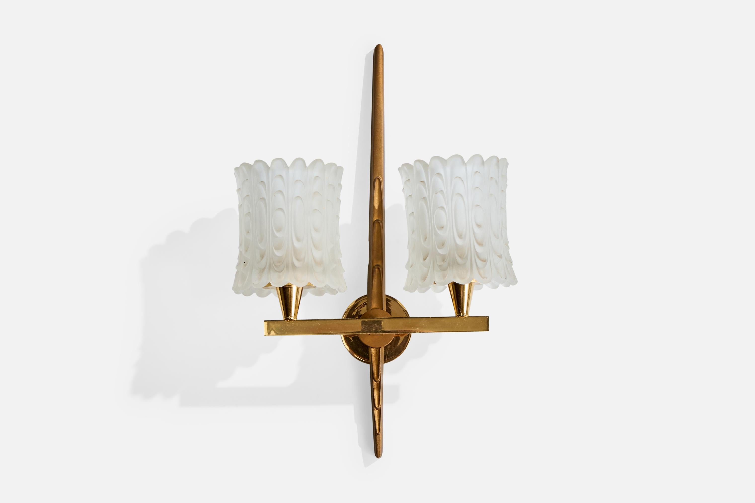 Aplique de latón y cristal fabricado por Maison Arlus, Francia, c. 1950.

Dimensiones totales (en pulgadas): 17,25