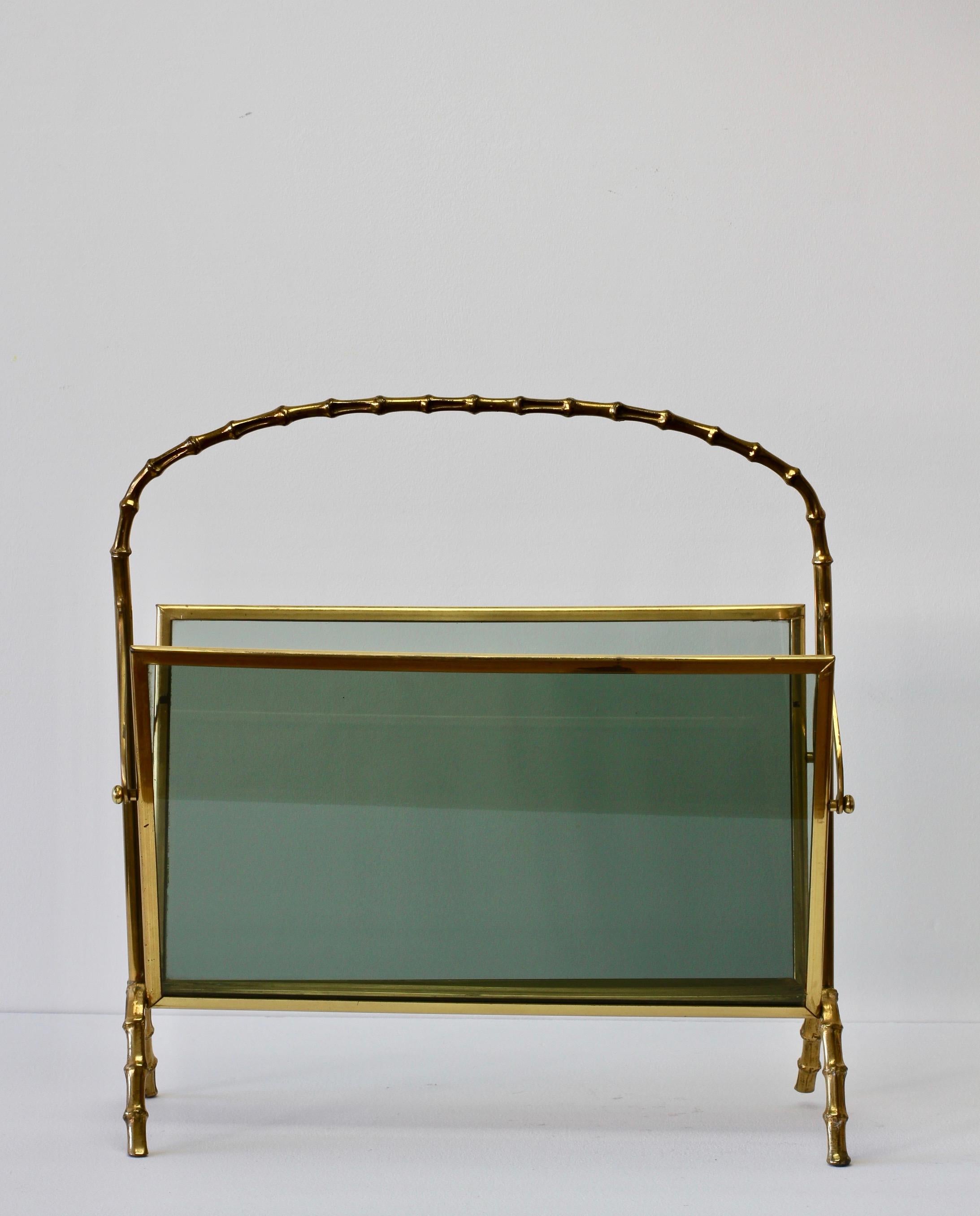 Maison Baguès Attributed Cast Brass Faux Bamboo Magazine Rack or Newspaper Stand In Good Condition For Sale In Landau an der Isar, Bayern