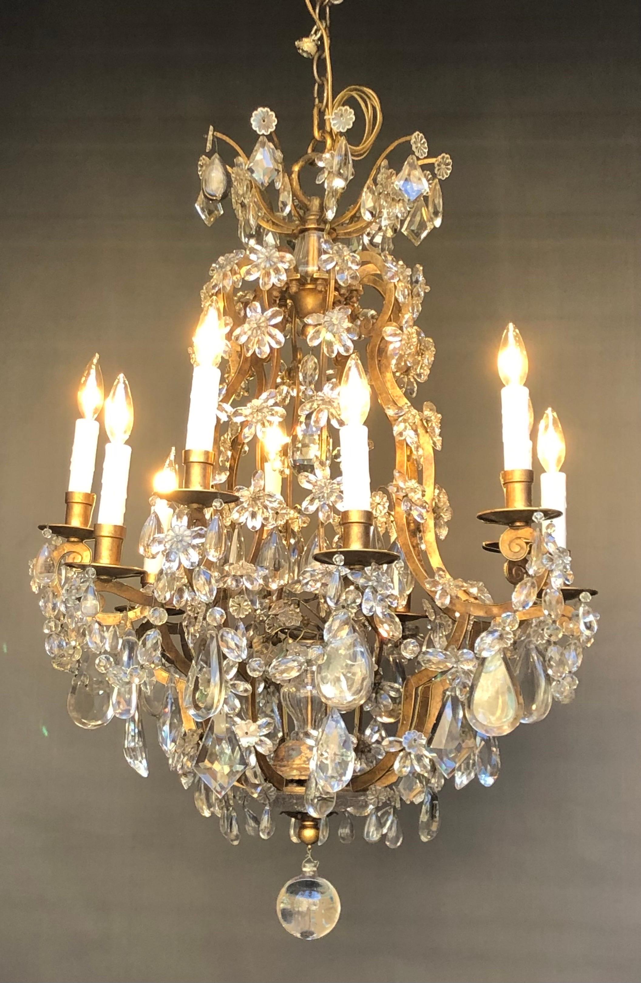 Louis XV Maison Baguès attributed, Wrought Iron Gilt & Crystal 10 Light Chandelier For Sale