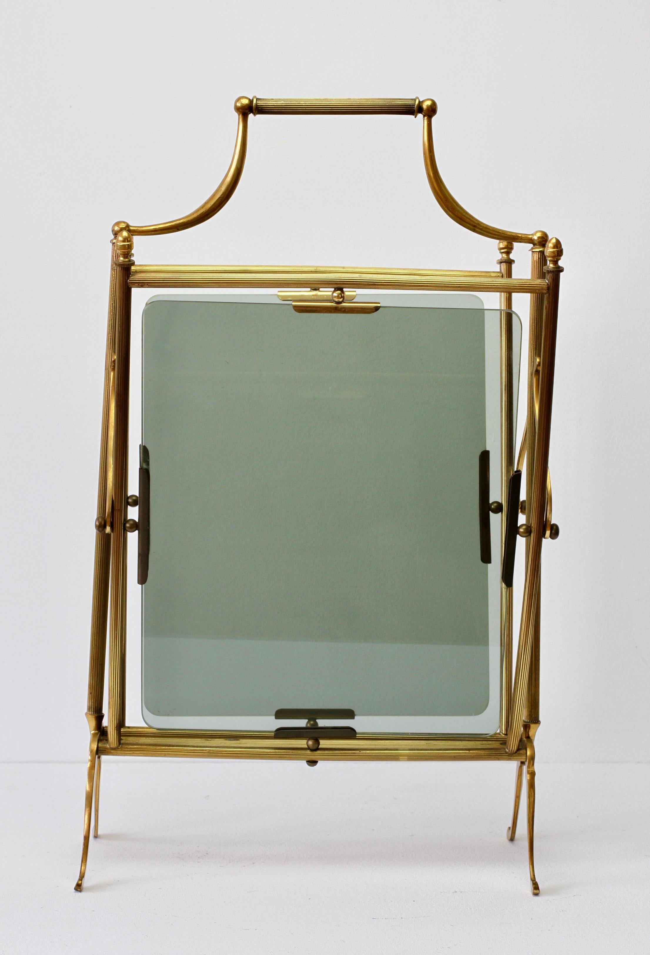 Maison Baguès ‘Attributed' Brass & Toned Glass Magazine Rack / Newspaper Stand For Sale 4