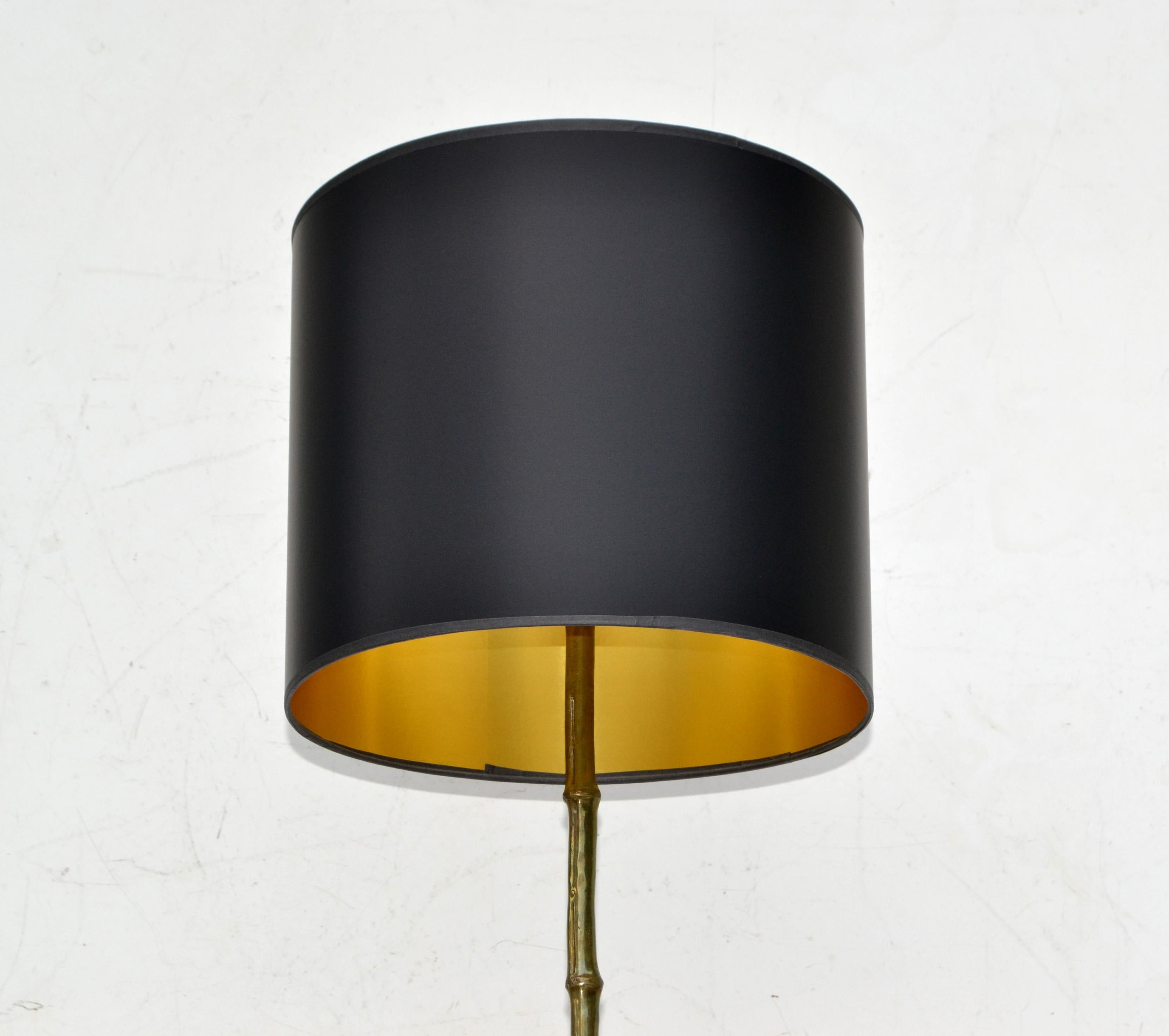 Maison Bagus, Stehlampe aus Bronze, Frankreich, neoklassizistischer schwarz-goldener Schirm 1950 im Angebot 2