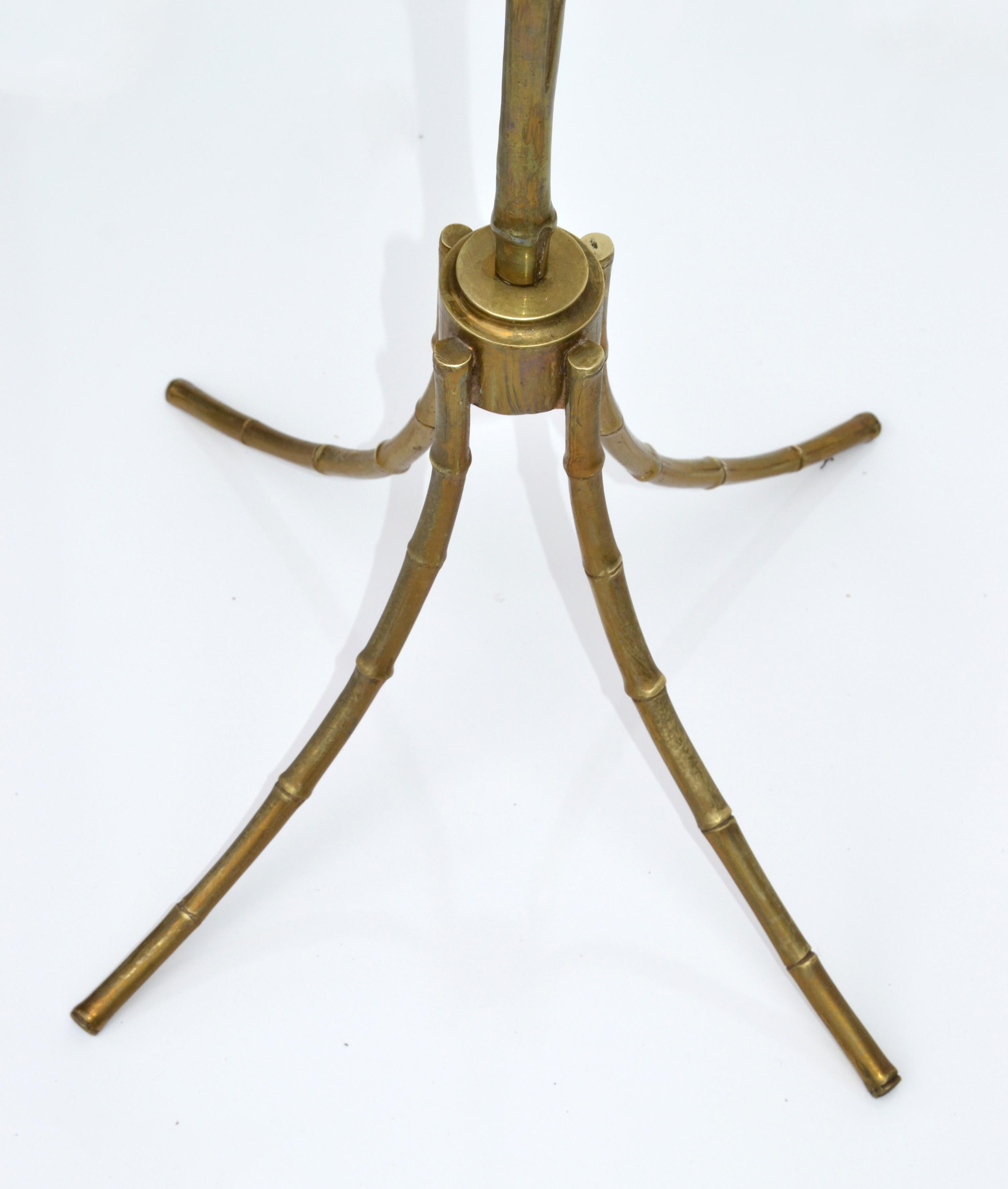 Maison Bagus, Stehlampe aus Bronze, Frankreich, neoklassizistischer schwarz-goldener Schirm 1950 im Angebot 3