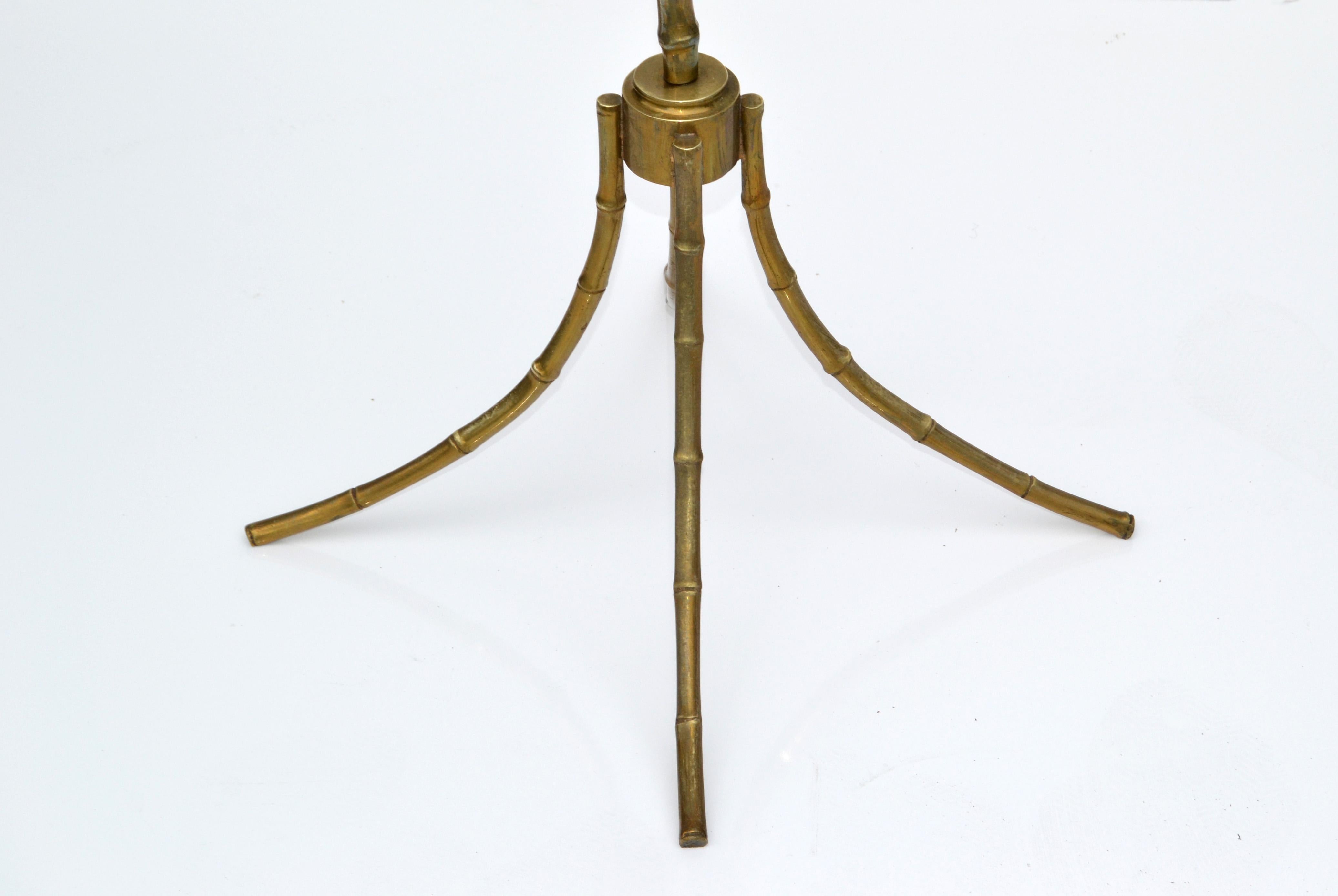 Maison Bagus, Stehlampe aus Bronze, Frankreich, neoklassizistischer schwarz-goldener Schirm 1950 im Angebot 4