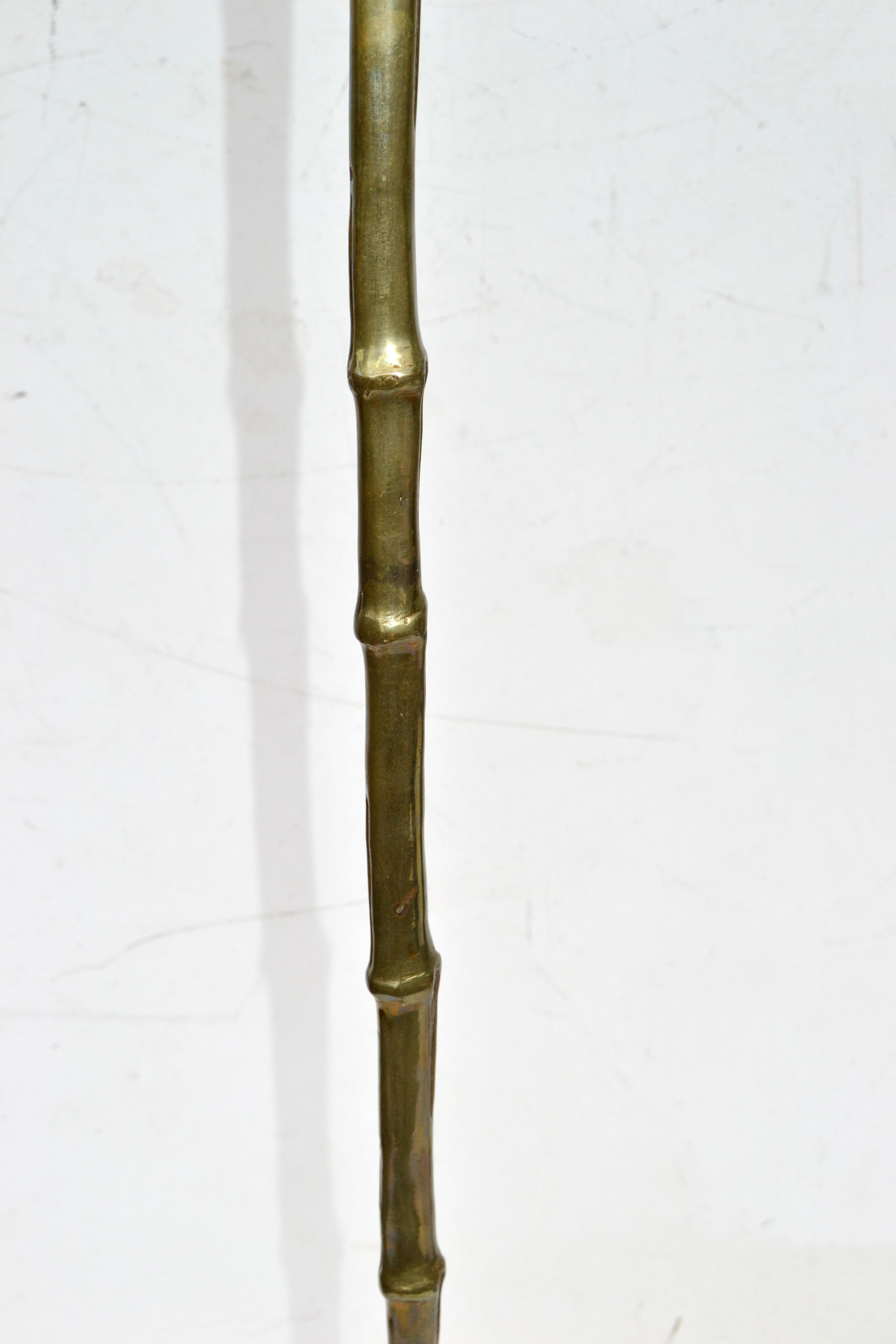 Maison Bagus, Stehlampe aus Bronze, Frankreich, neoklassizistischer schwarz-goldener Schirm 1950 im Zustand „Gut“ im Angebot in Miami, FL