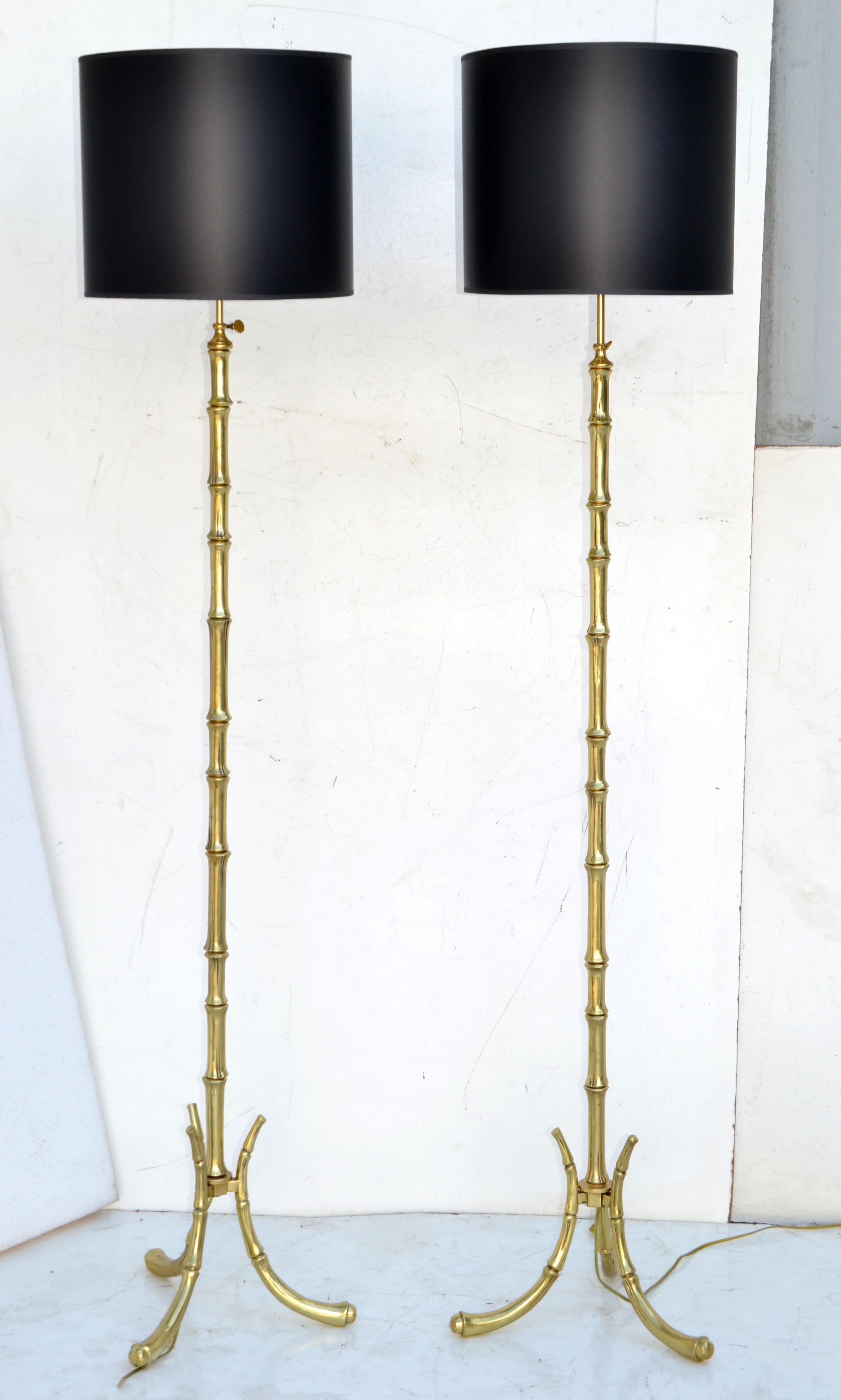 Lampadaires bronze de la Maison Bagus  Paire de meubles modernes du milieu du siècle dernier en vente 6