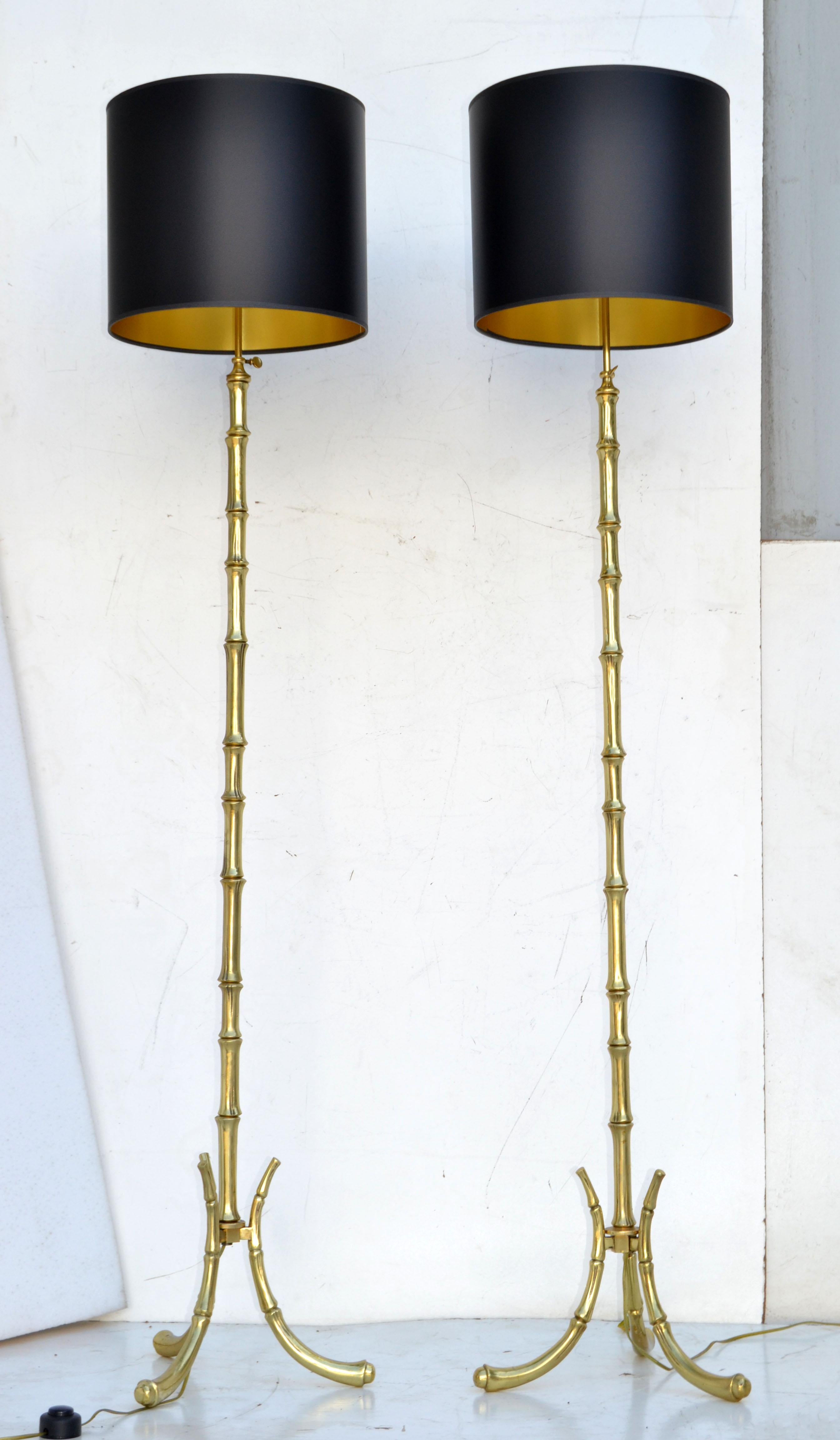 Mid-Century Modern Lampadaires bronze de la Maison Bagus  Paire de meubles modernes du milieu du siècle dernier en vente