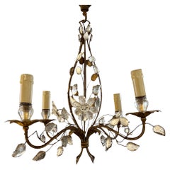 Lampadario con fiori e foglie della Maison Baguès