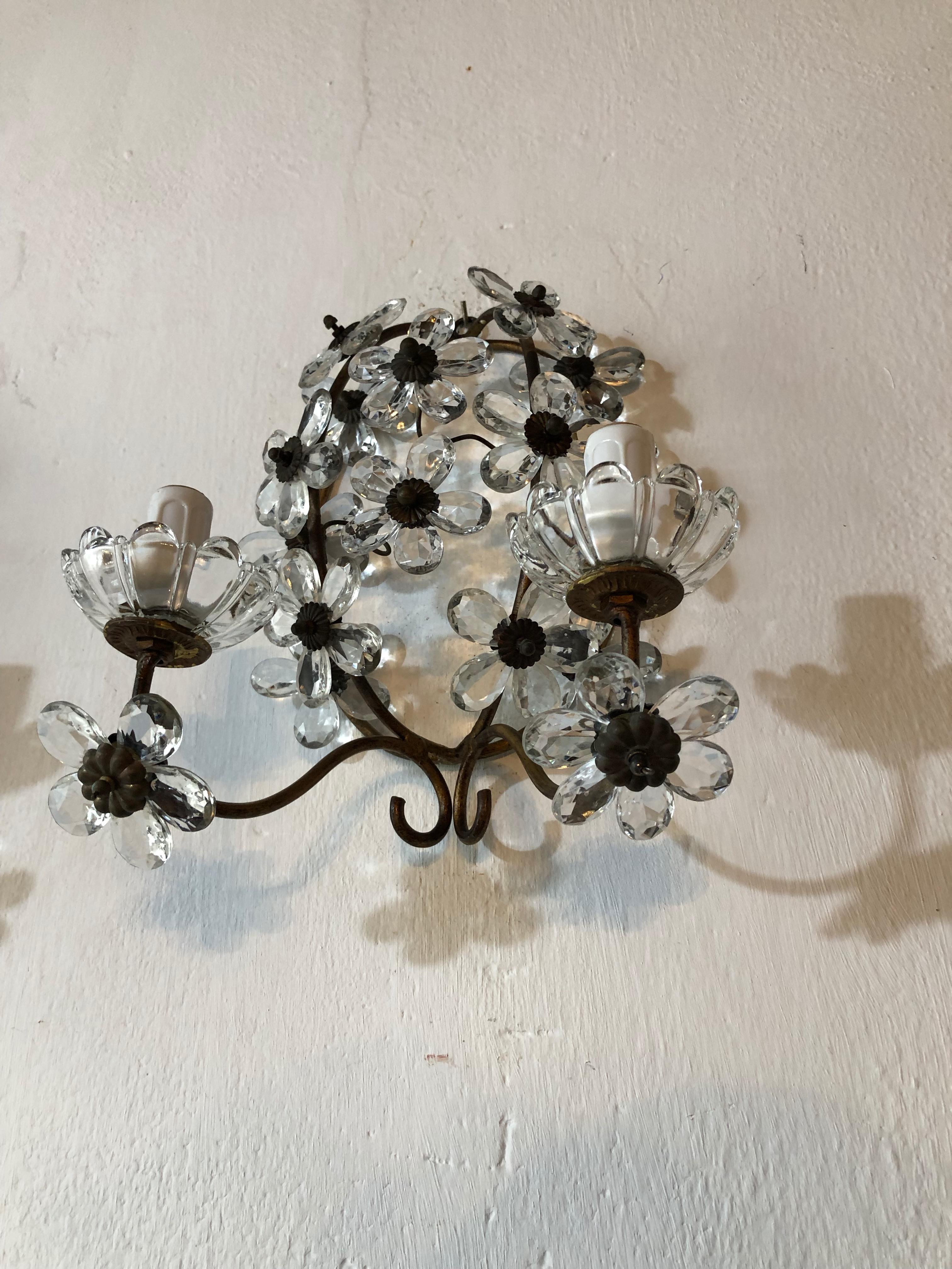Maison Baguès Clear Crystal Flower Sconces Marked, circa 1920 In Good Condition For Sale In Modena (MO), Modena (Mo)