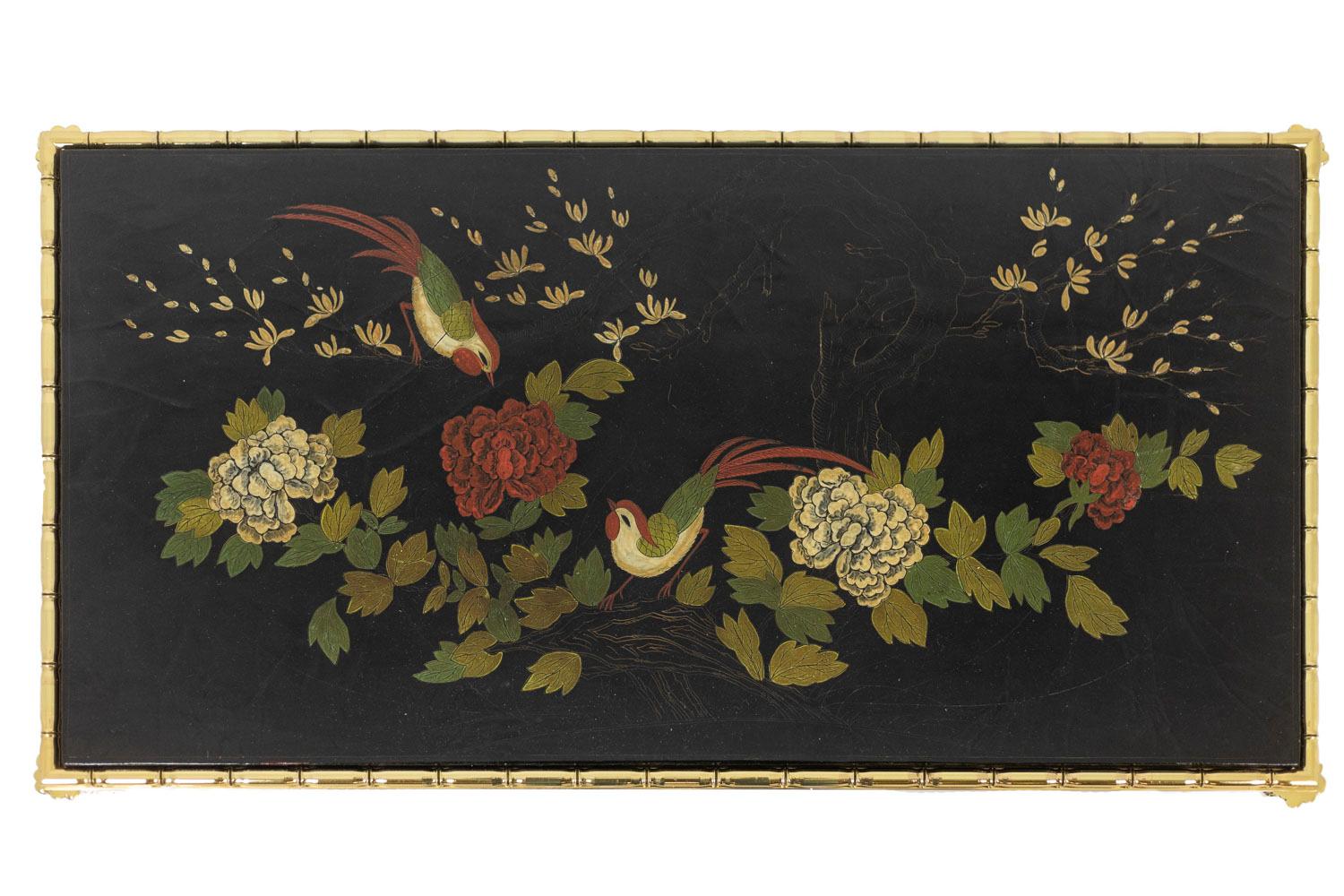Maison Baguès, by.

Coffee table. Lacquer trays with floral decoration in black and red tones, resting on its bronze base ending in the upper part with thin palm leaves.

French work realized in the 1950s.