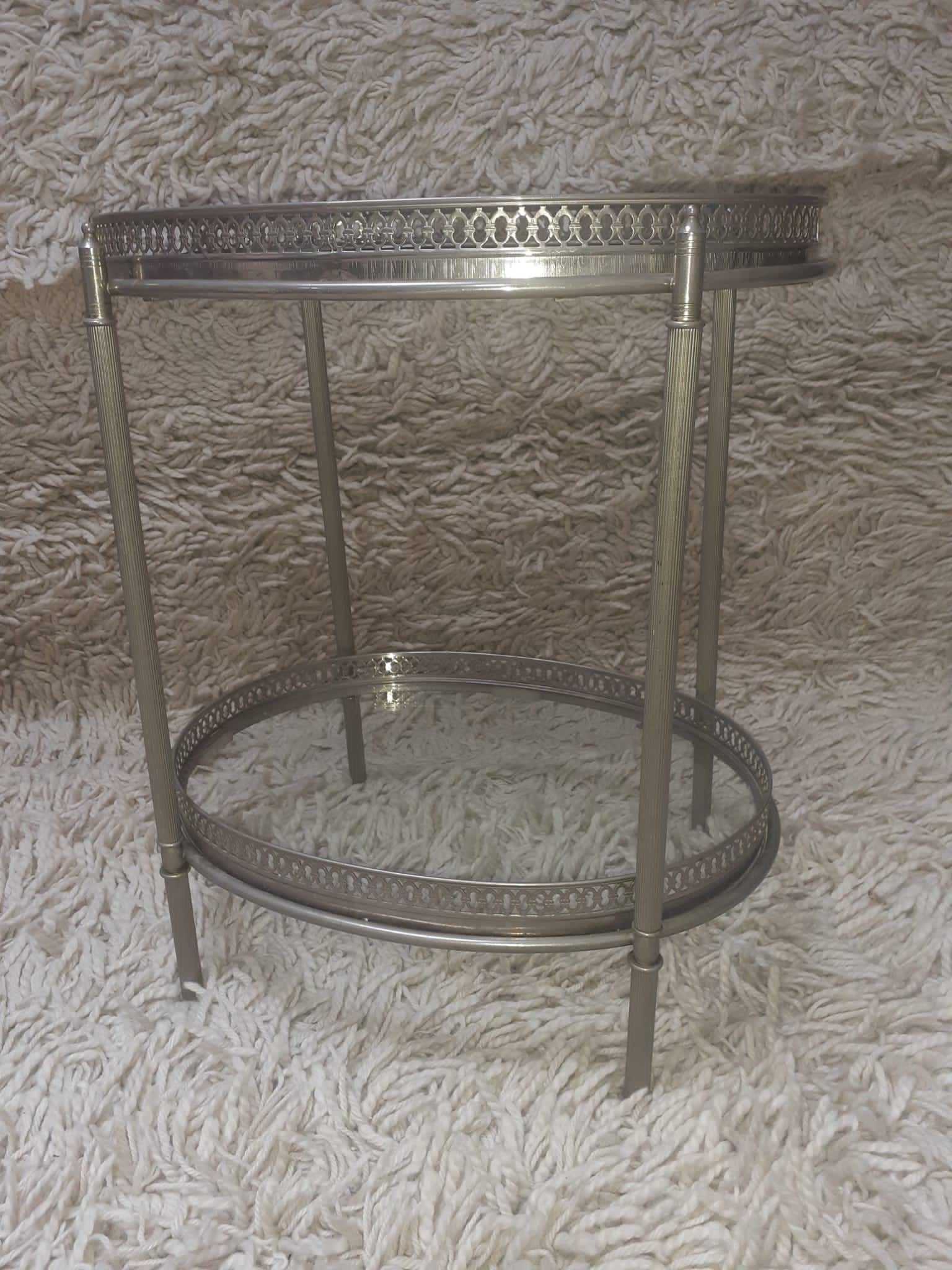 Maison Baguès, Elegant Pair of Side Tables in Silver Metal circa 1960 In Good Condition For Sale In Saint-Ouen, FR