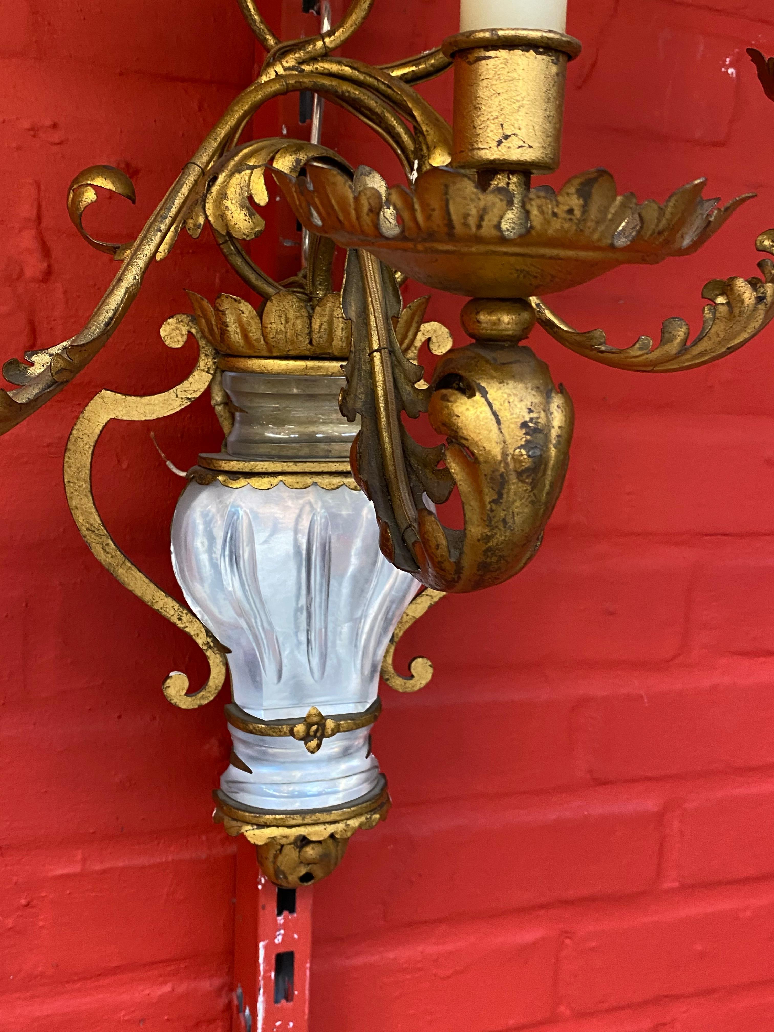 Maison Baguès, Exceptional Wall Light with 5 Light Arms in Gold Metal circa 1950 For Sale 3