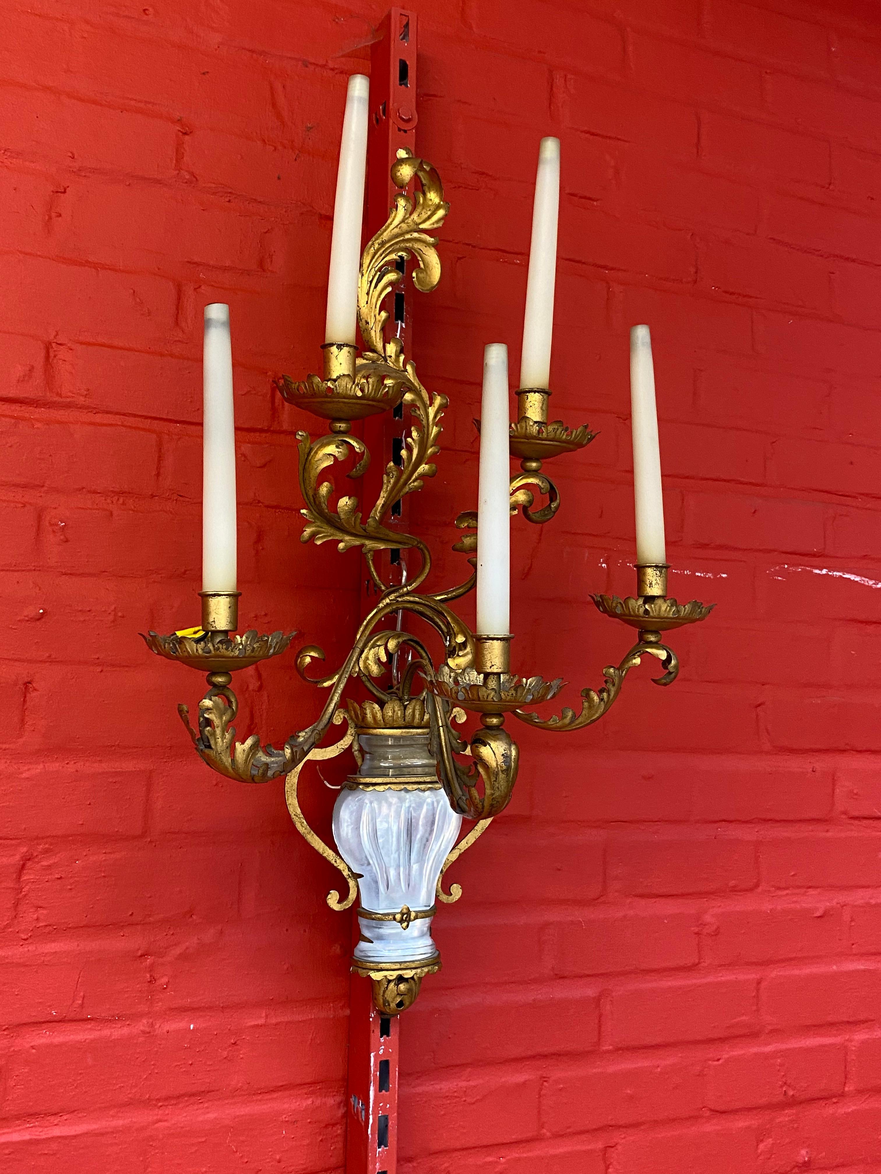 Maison Baguès, Exceptional Wall Light with 5 Light Arms in Gold Metal circa 1950 For Sale 7