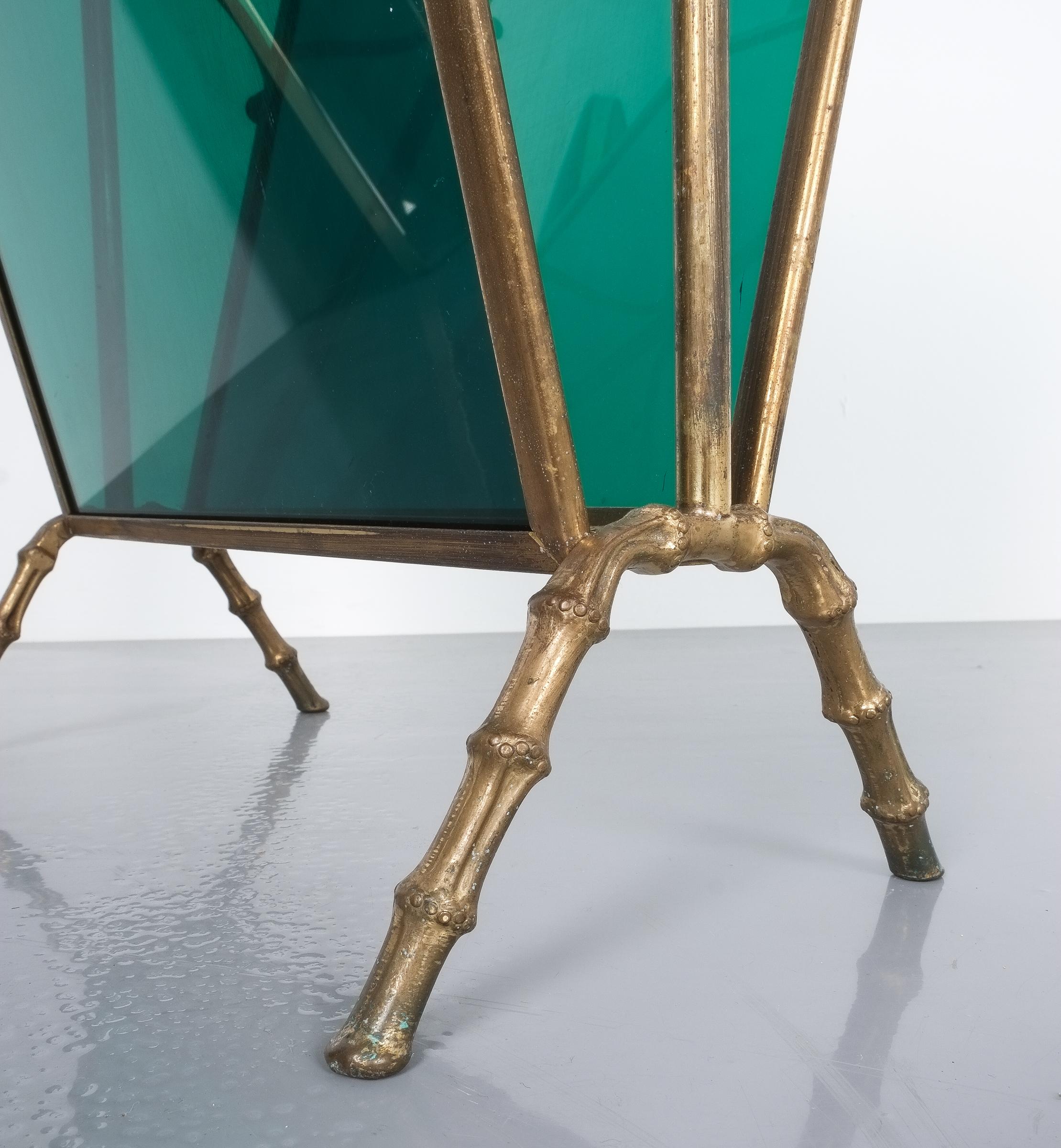 Maison Baguès Attr. Faux Bamboo Green Lucite Magazine Rack In Good Condition For Sale In Vienna, AT