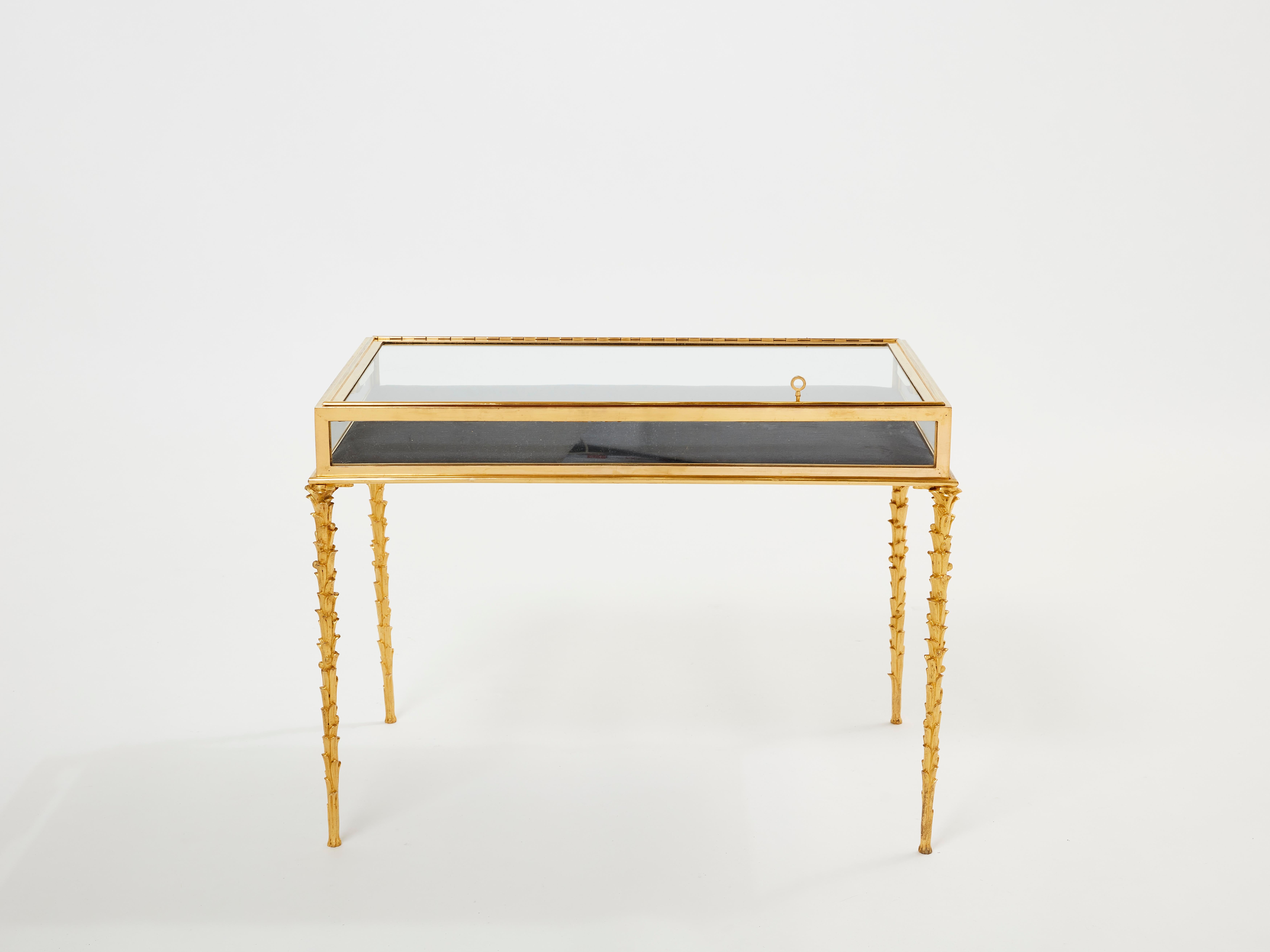 This beautiful French Maison Baguès vitrine table was created in the early 1950s with solid foliage shaped gilded bronze structure and a lined black velvet vitrine top. This table will be perfect as a side table in a bedroom, or a large dressing
