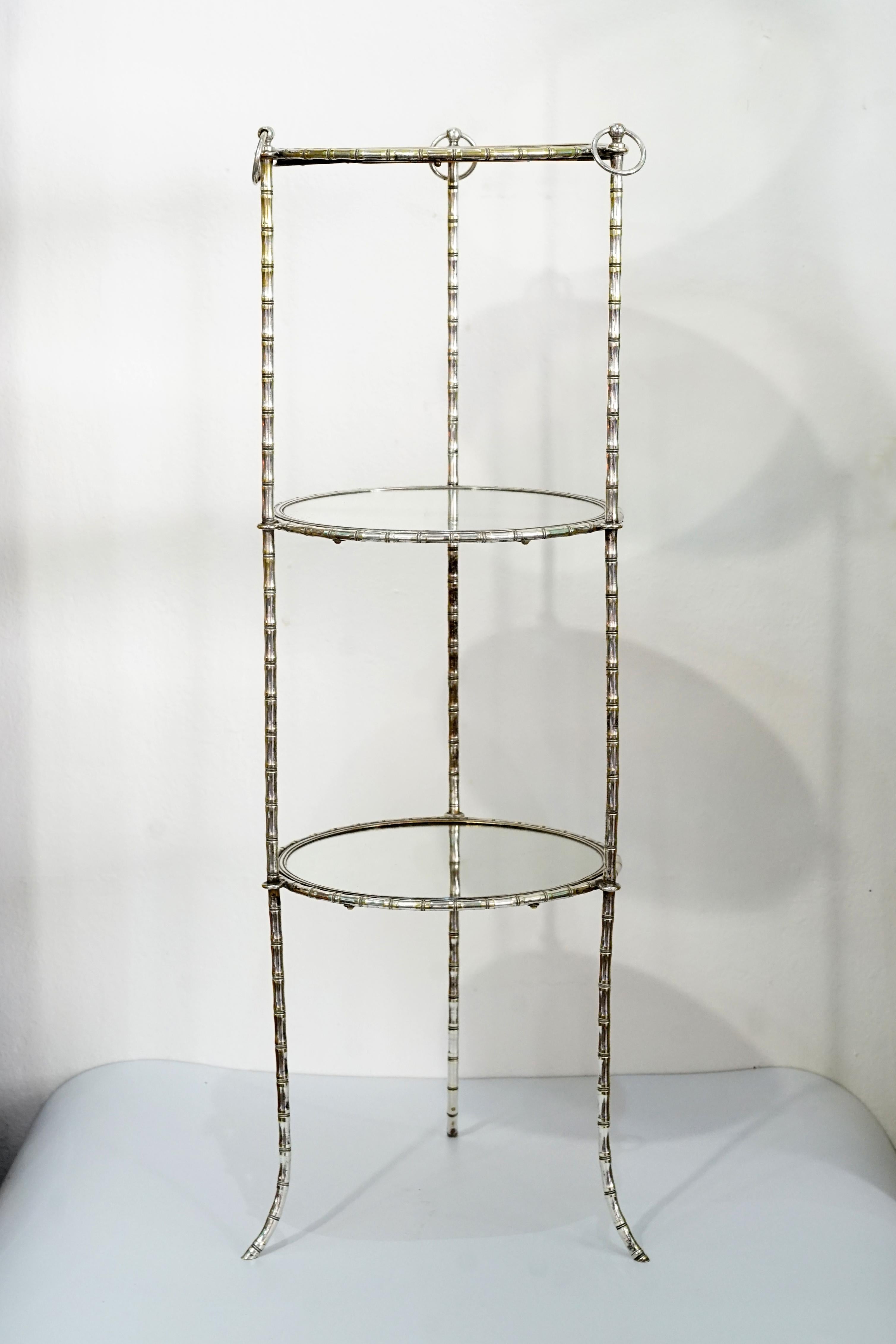 Maison Bagues France side table
3-plane side table
Materials: bronze and mirrored crystals
Design: bamboo
Its legs are slightly open at the bottom.
for better support and stability
Golden and silver patina with some natural wear due to use and the