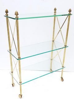 Mesa neoclásica francesa con ruedas de bronce y latón Maison Bagues