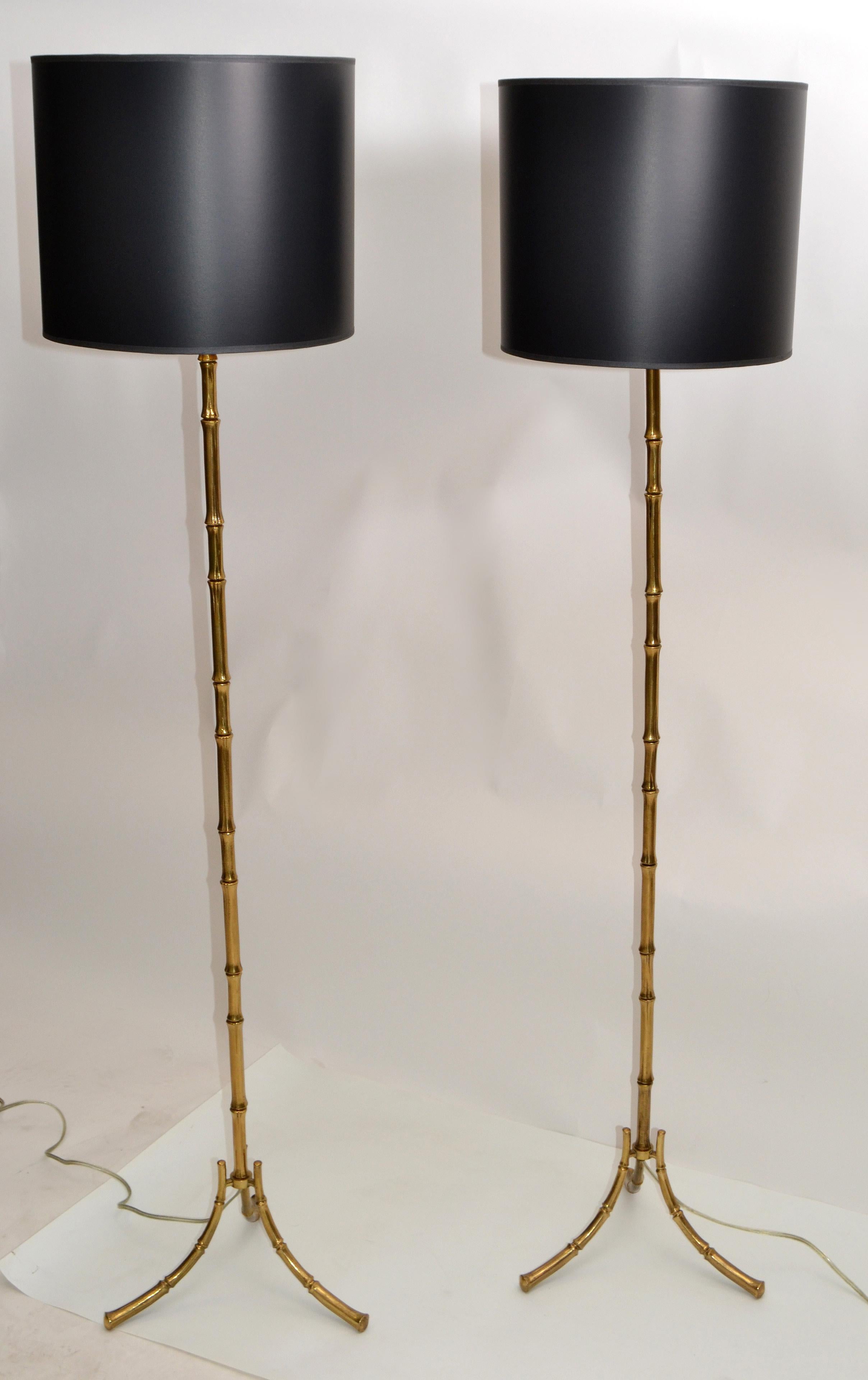 Maison Bagus paire de lampadaires français Hollywood Regency en bronze et faux bambou, 1960 en vente 2