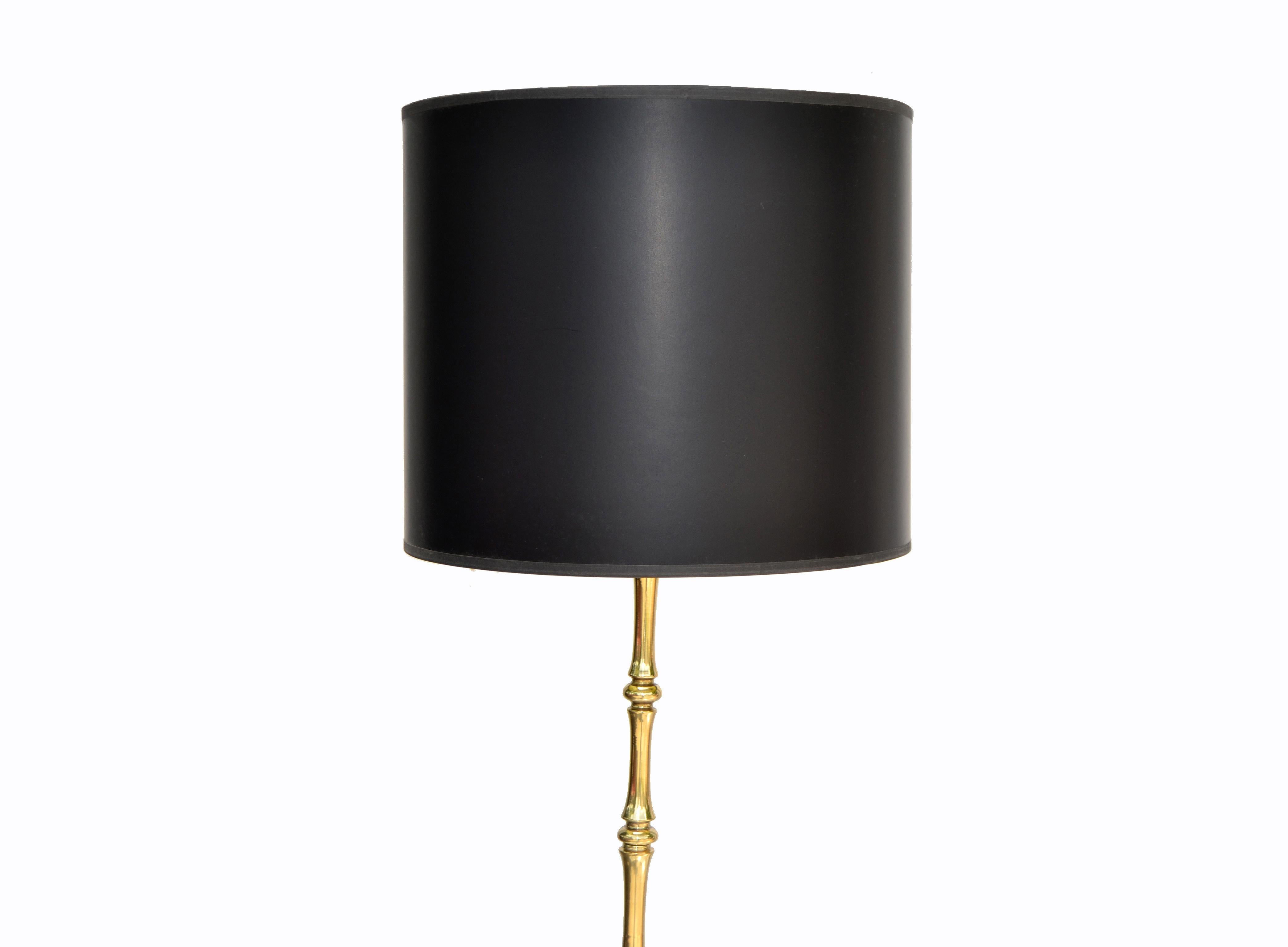 Maison Baguès bronze floor lamp, bamboo shape, tripod base.
Solid bronze, high quality floor Lamp.
Takes one 75 watts max. light bulb.
Shade dimension: 14 inches diameter, 12 inches high.