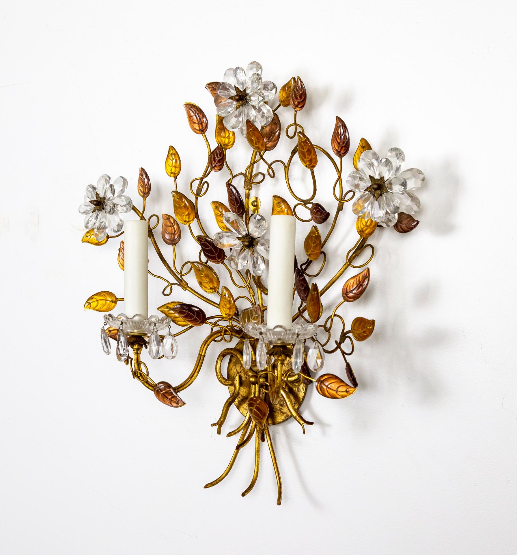 French Maison Baguès Gilded 2-Light Amber Crystal Leaves & Flower Bouquet Sconce  For Sale