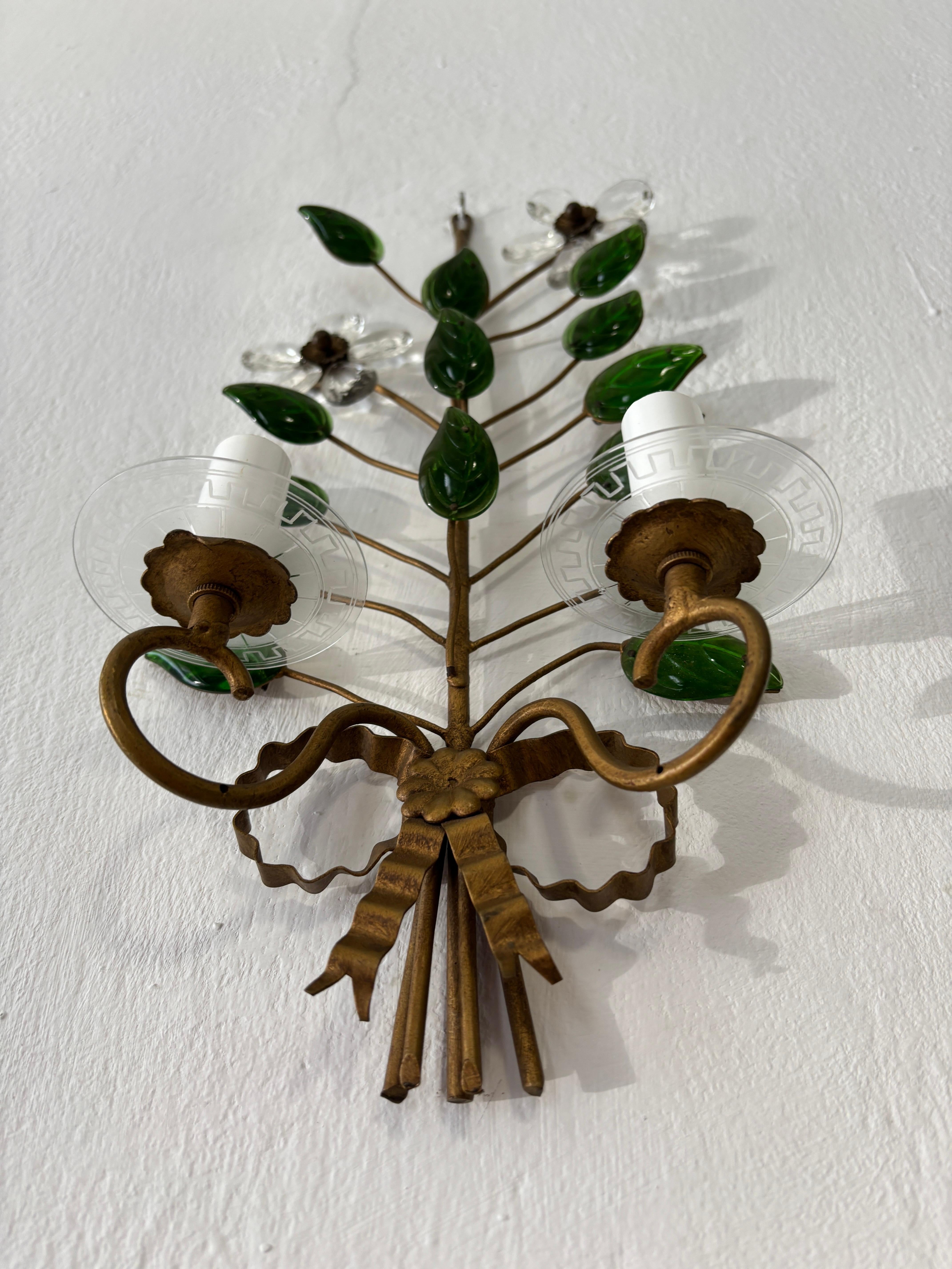 Maison Baguès Grüne Blätter Klare Blumen Kristall Wandleuchter, um 1920 Signiert Selten (Französische Provence) im Angebot