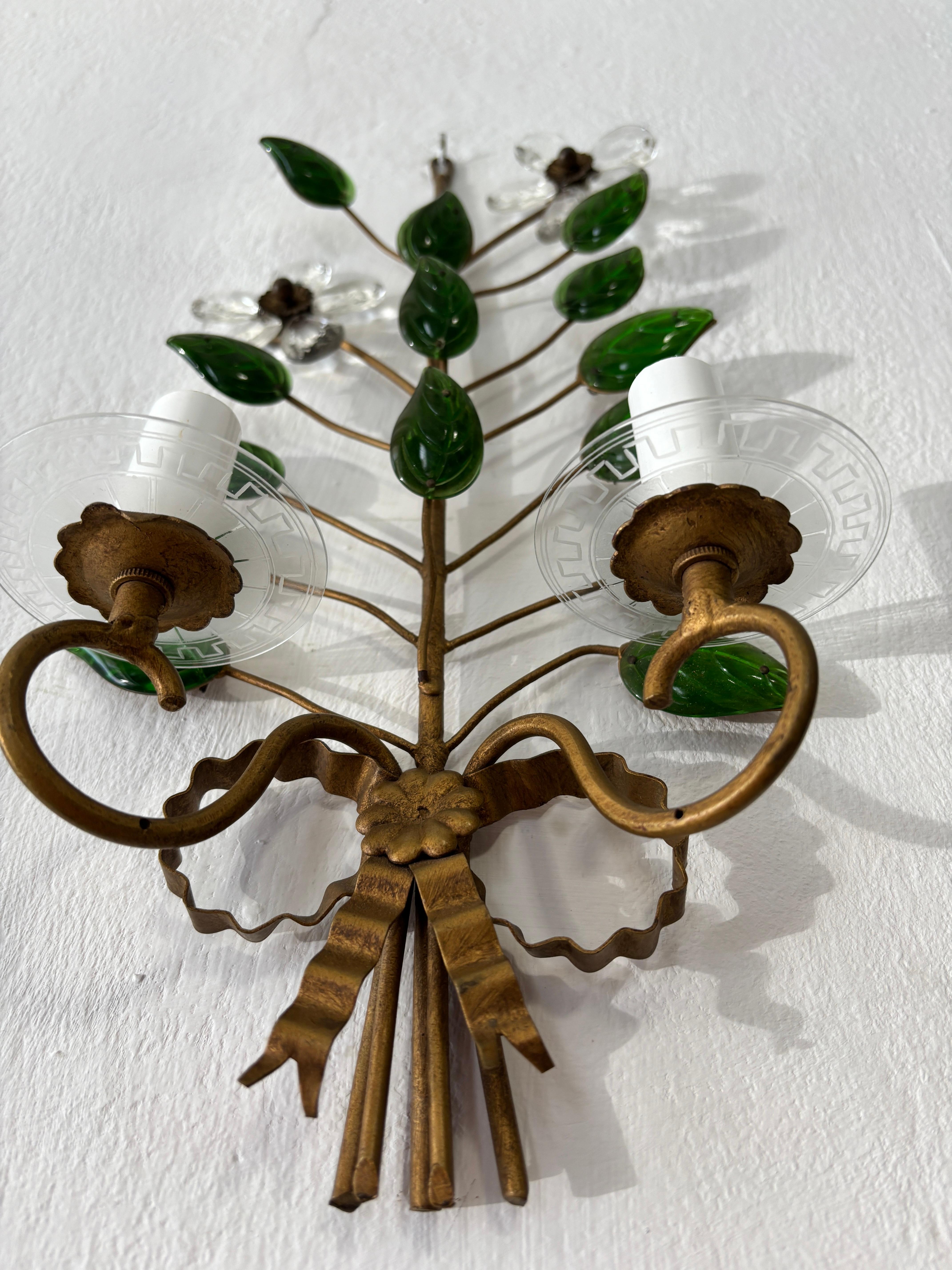 Maison Baguès Grüne Blätter Klare Blumen Kristall Wandleuchter, um 1920 Signiert Selten im Angebot 1