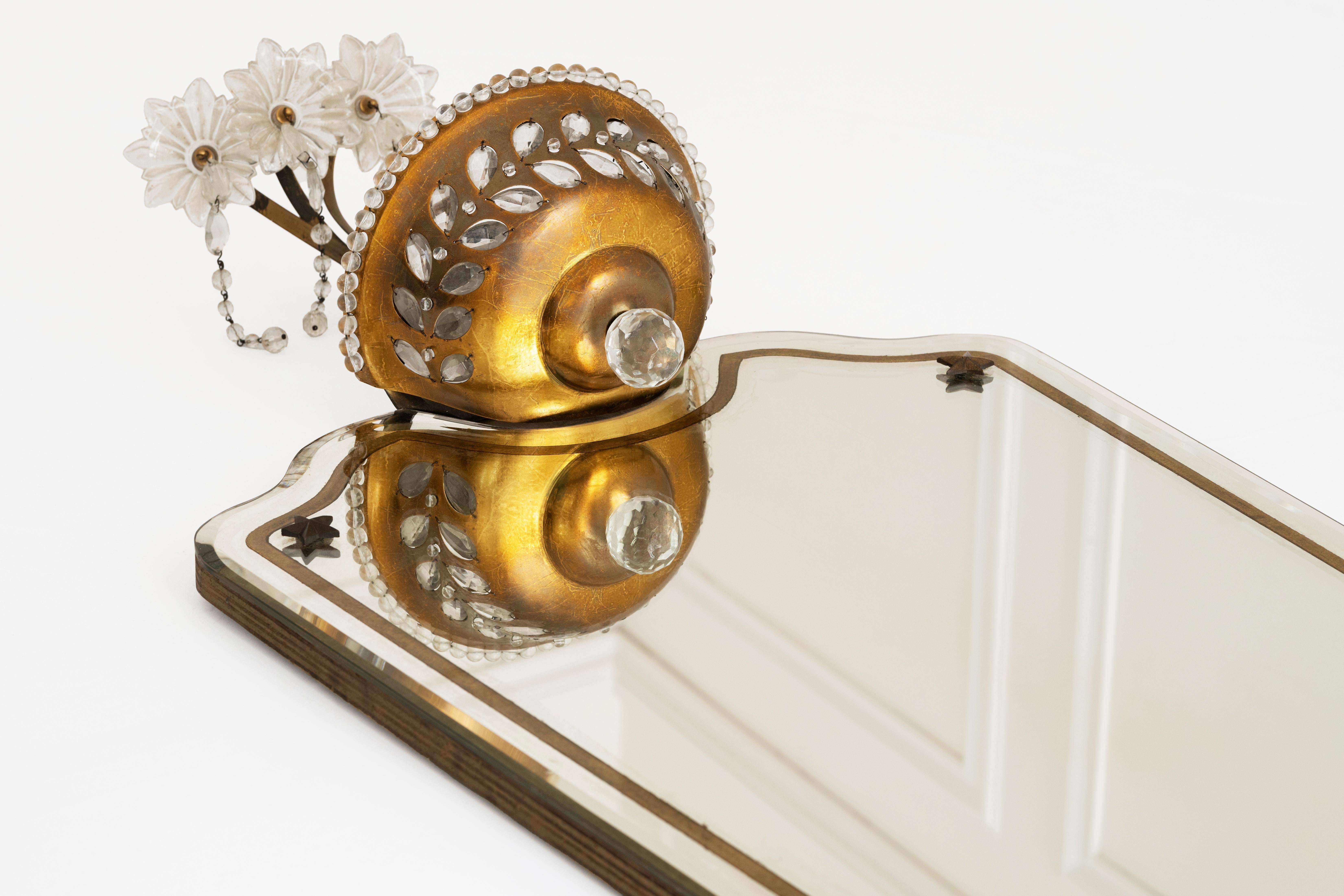 Vetro Specchio da parete illuminato firmato Maison Baguès, specchio d'oro e vetro francese del XX secolo in vendita