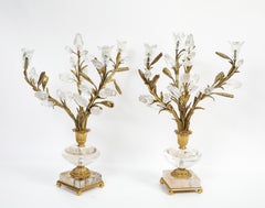 Maison Baguès, importante par de candelabros con forma de maceta, de bronce dorado y cristal de roca