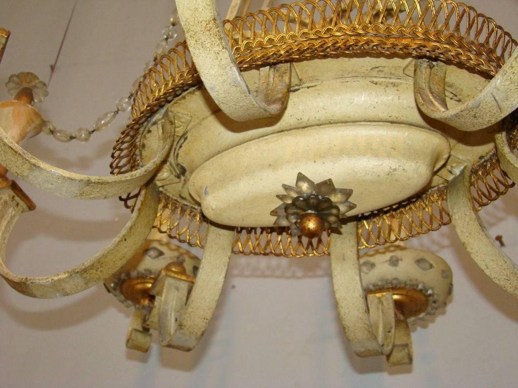 Maison Baguès, lacquered and gilt sheet metal chandelier, circa 1950.
there is a lack of paint and the patina needs to be reviewed.
the electrification is to be redone