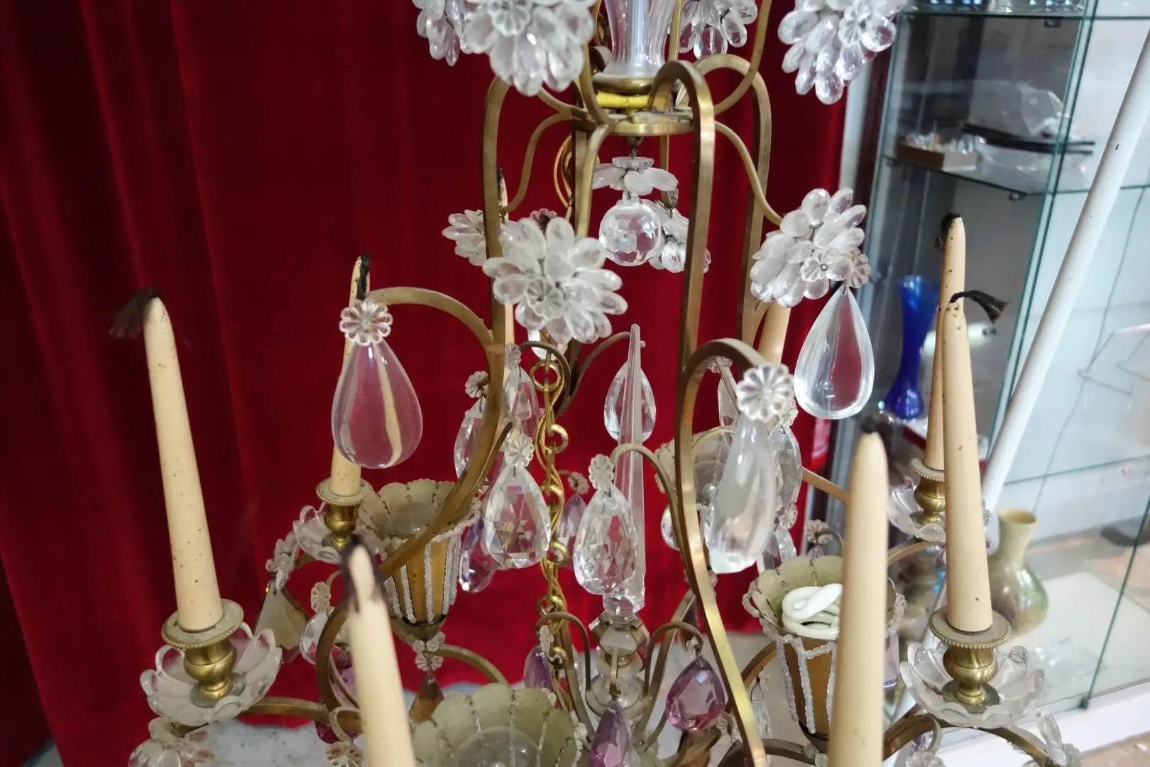Français Grand lustre en bronze et cristal de la Maison Bagus en vente