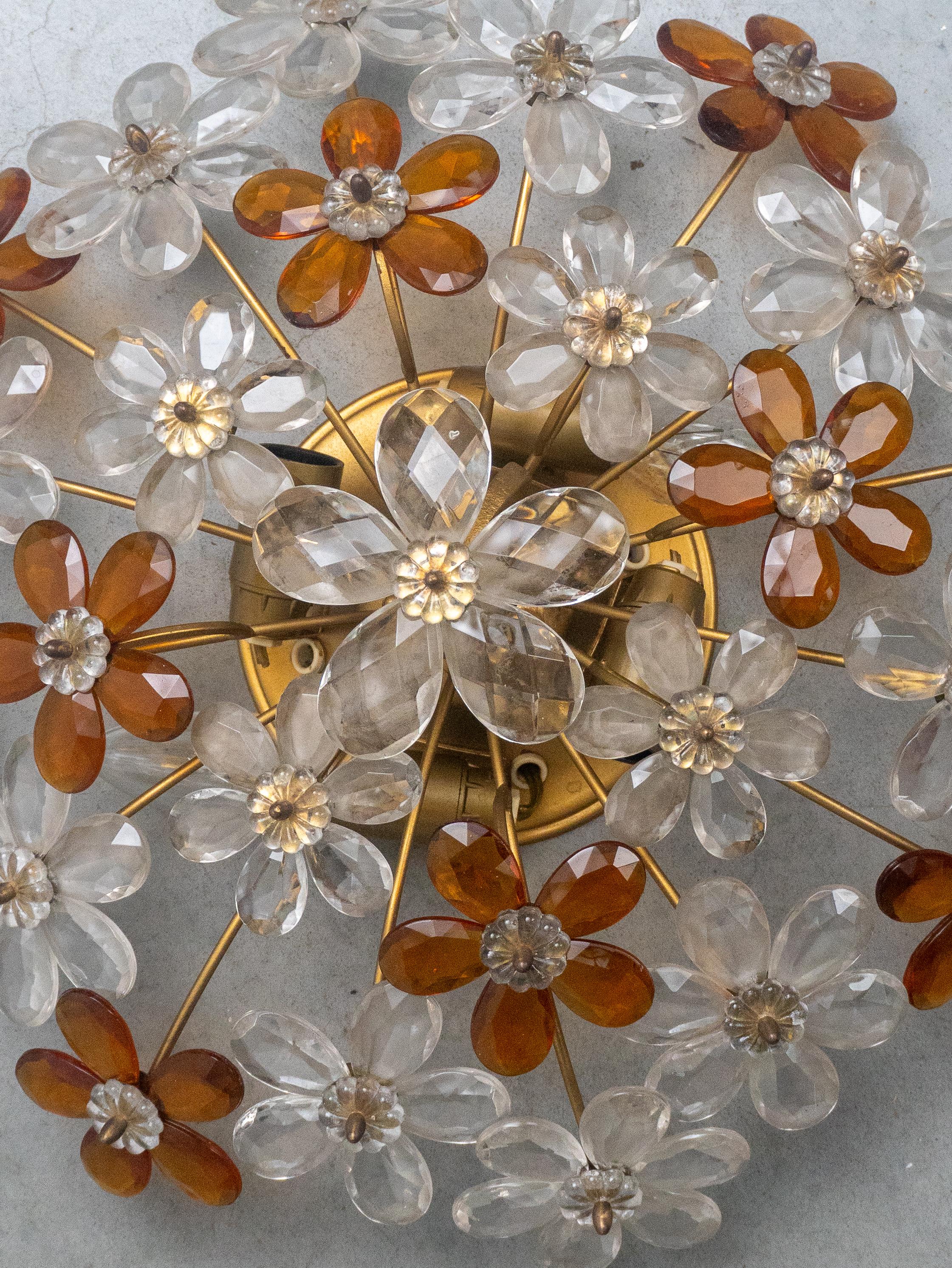 Maison Baguès Mitte des Jahrhunderts Bernstein und klarer Kristall Blume Flush Mount, 1970er Jahre (Moderne der Mitte des Jahrhunderts) im Angebot