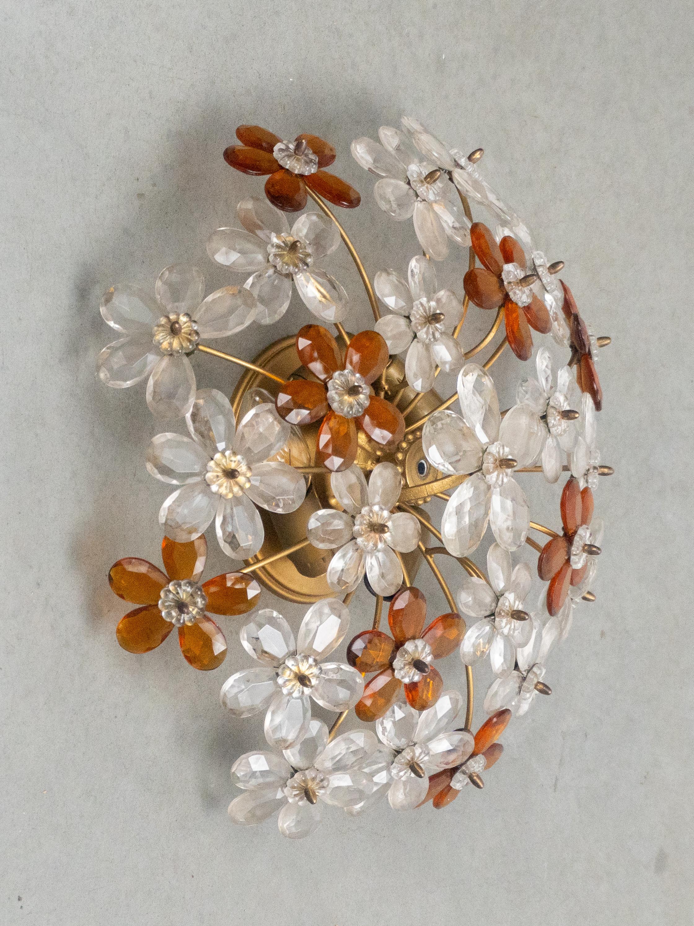 Maison Baguès Mitte des Jahrhunderts Bernstein und klarer Kristall Blume Flush Mount, 1970er Jahre (Französisch) im Angebot